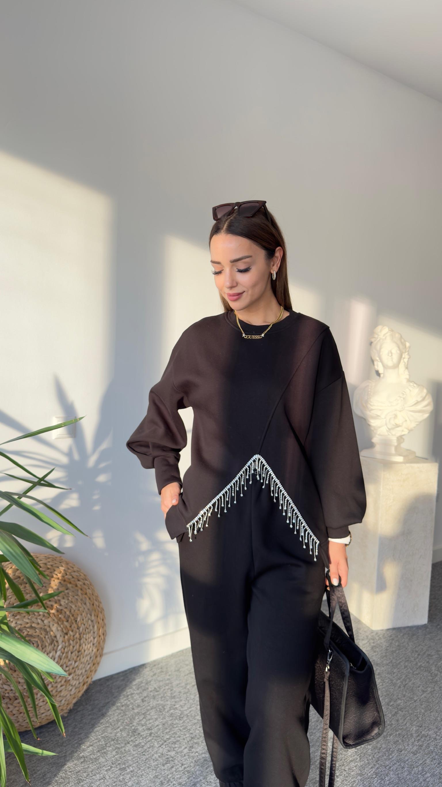 Siyah V Taş Detaylı Sweatshirt