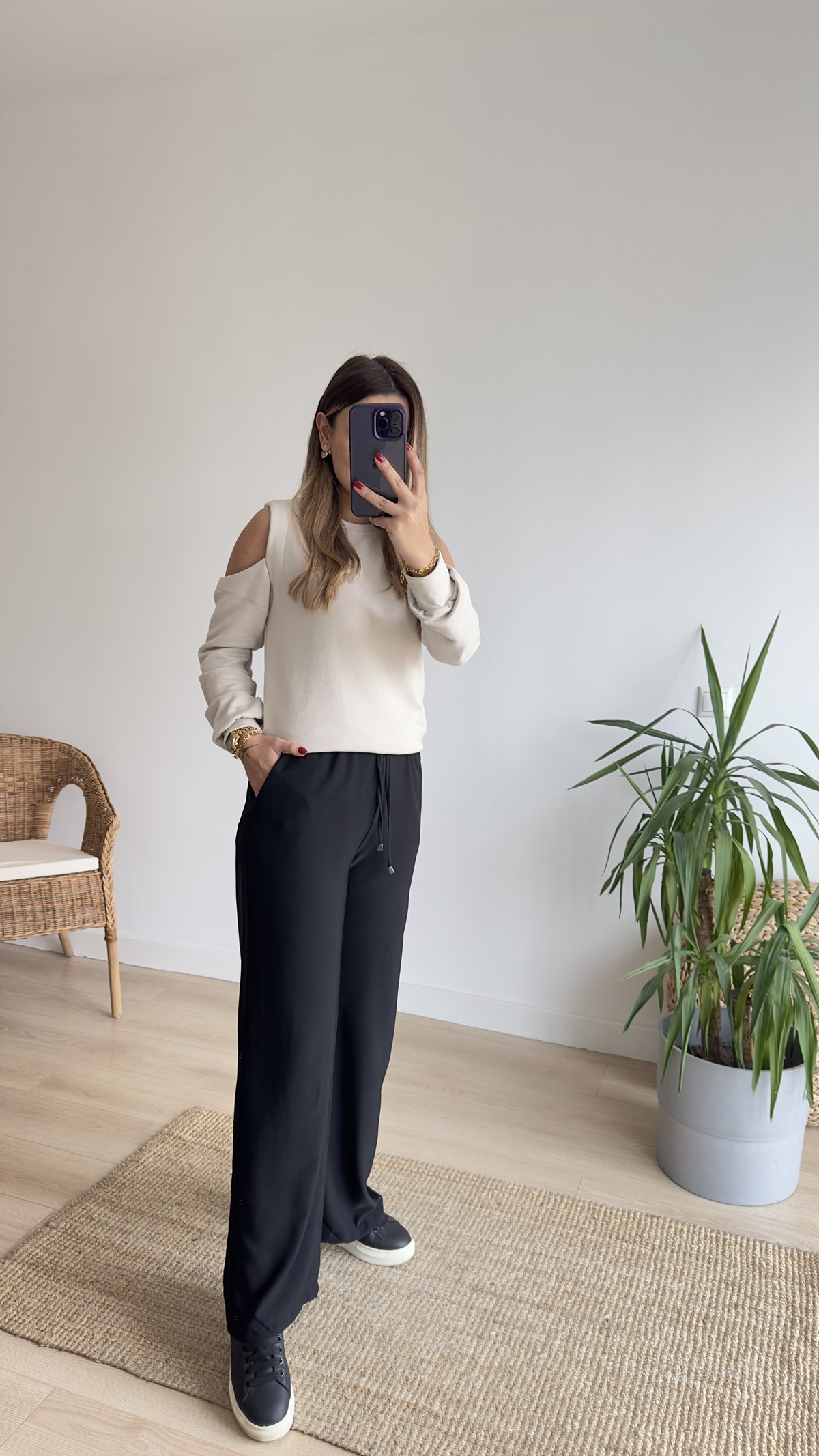 Omuzları Açık Bej Sweat