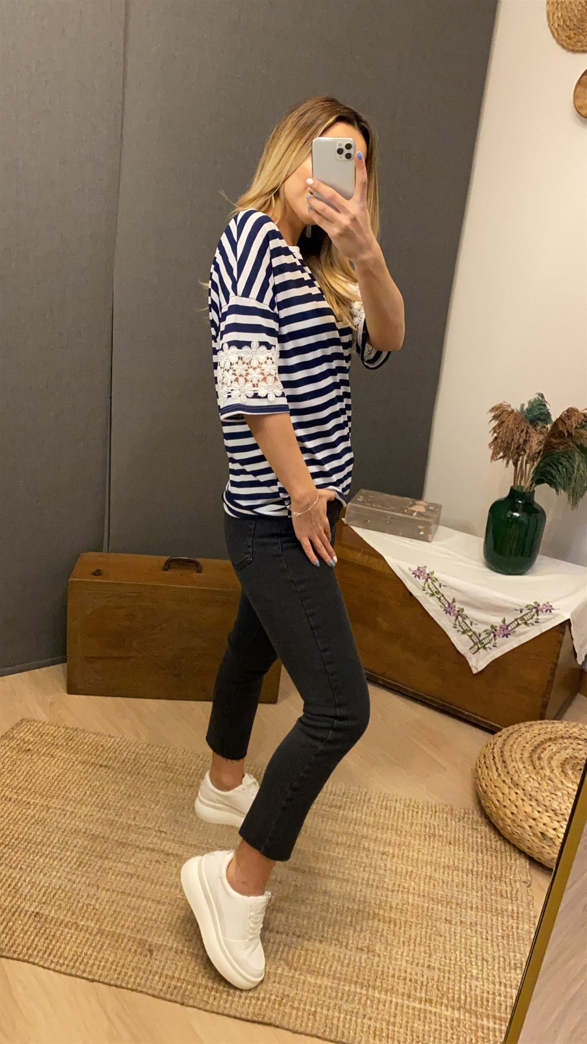 Dantel Detaylı Lacivert Çizgili Tshirt