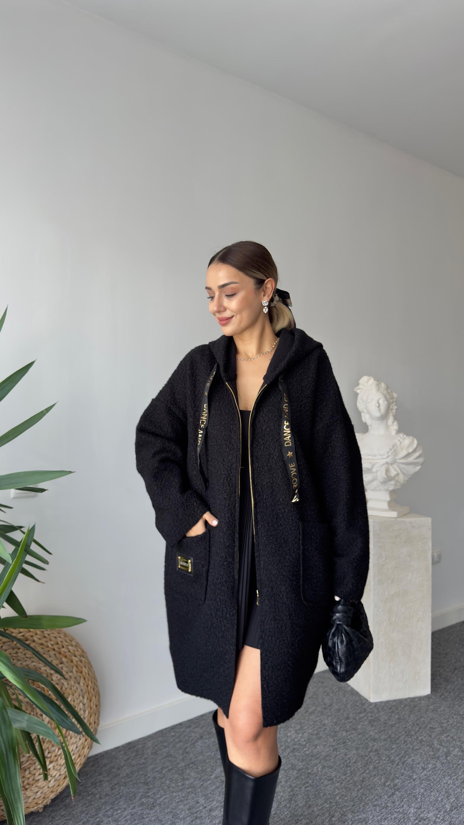 Arma Gold Detaylı Siyah Buklet Kaban