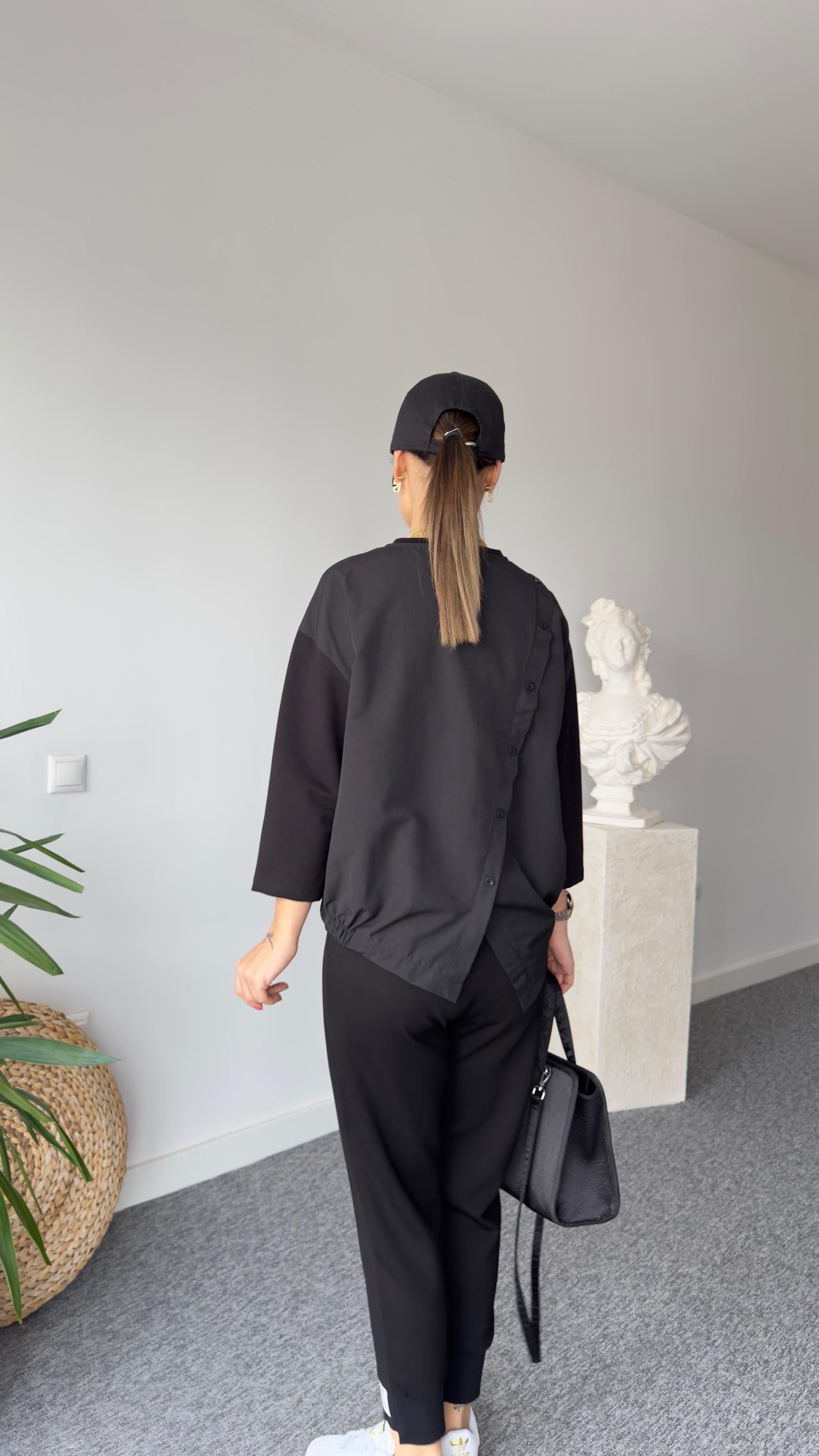 Sırt Çapraz Düğmeli Siyah Bluz