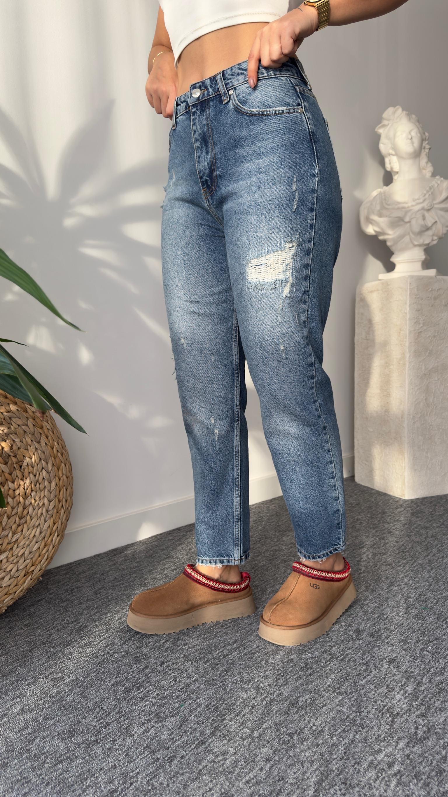 Yıkamalı Yırtık Detaylı Jean