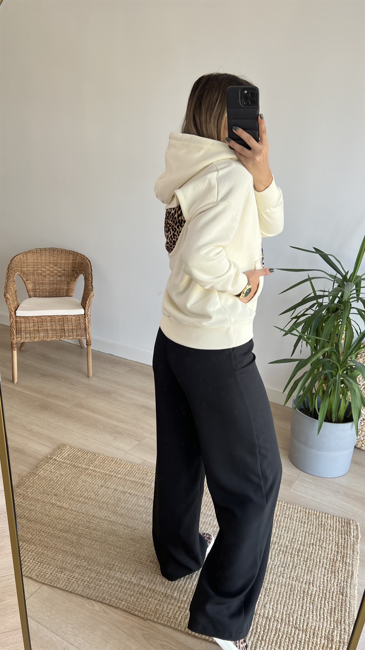 Sırtı Leopar Detay Kapüşonlu Beyaz Sweatshirt