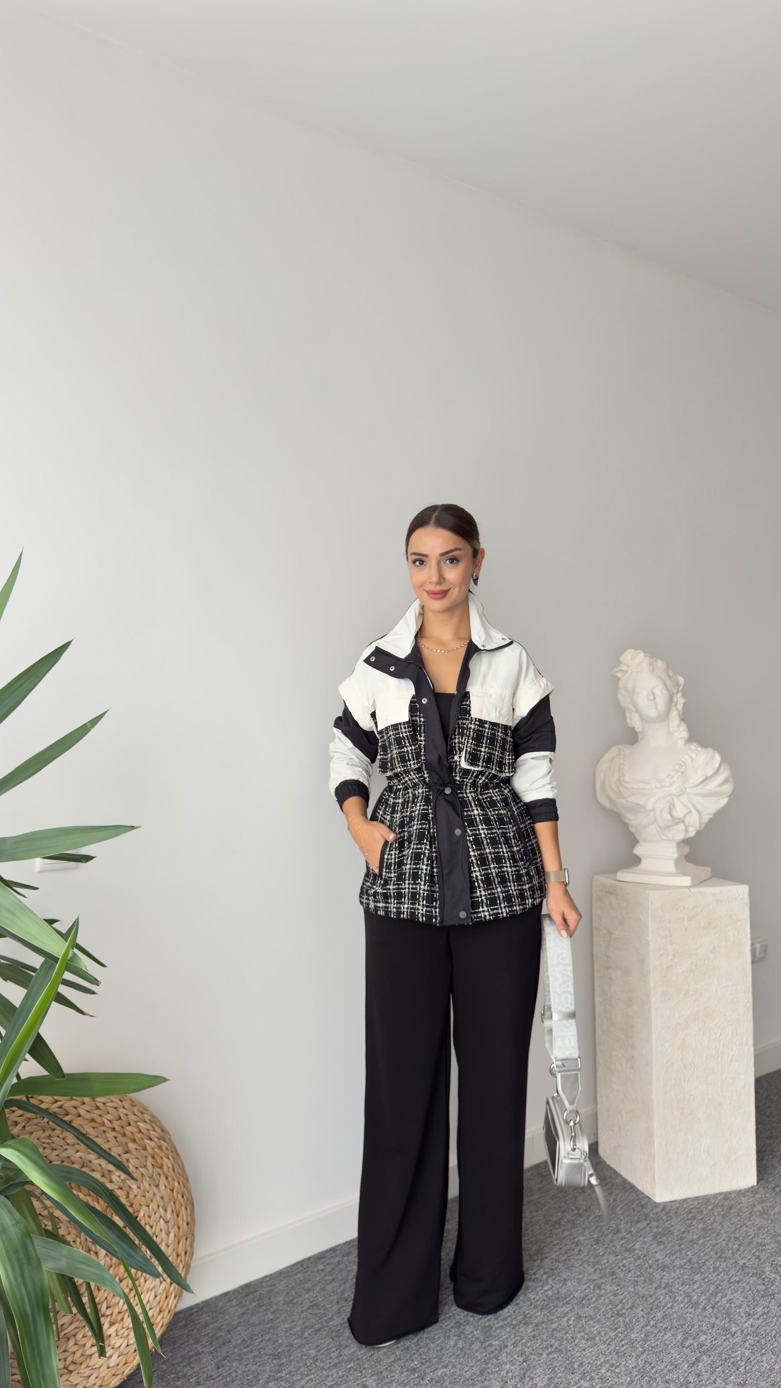 Tüvit Kumaş Detaylı Siyah Beyaz Yağmurluk