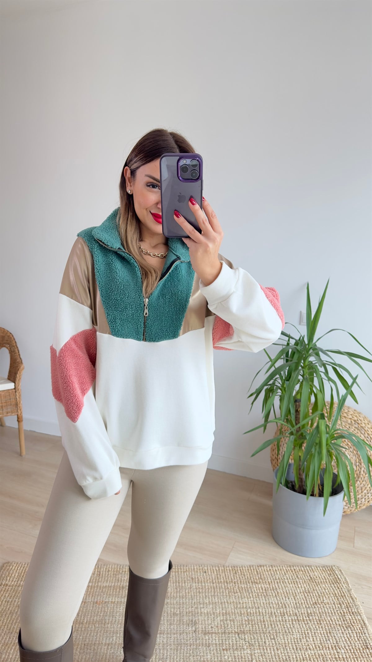 Deri Ve Peluş Detaylı Beyaz Sweat