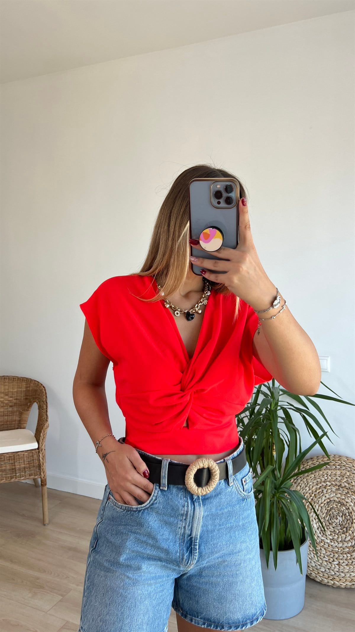 Düğüm Detaylı Kırmızı Bluz 