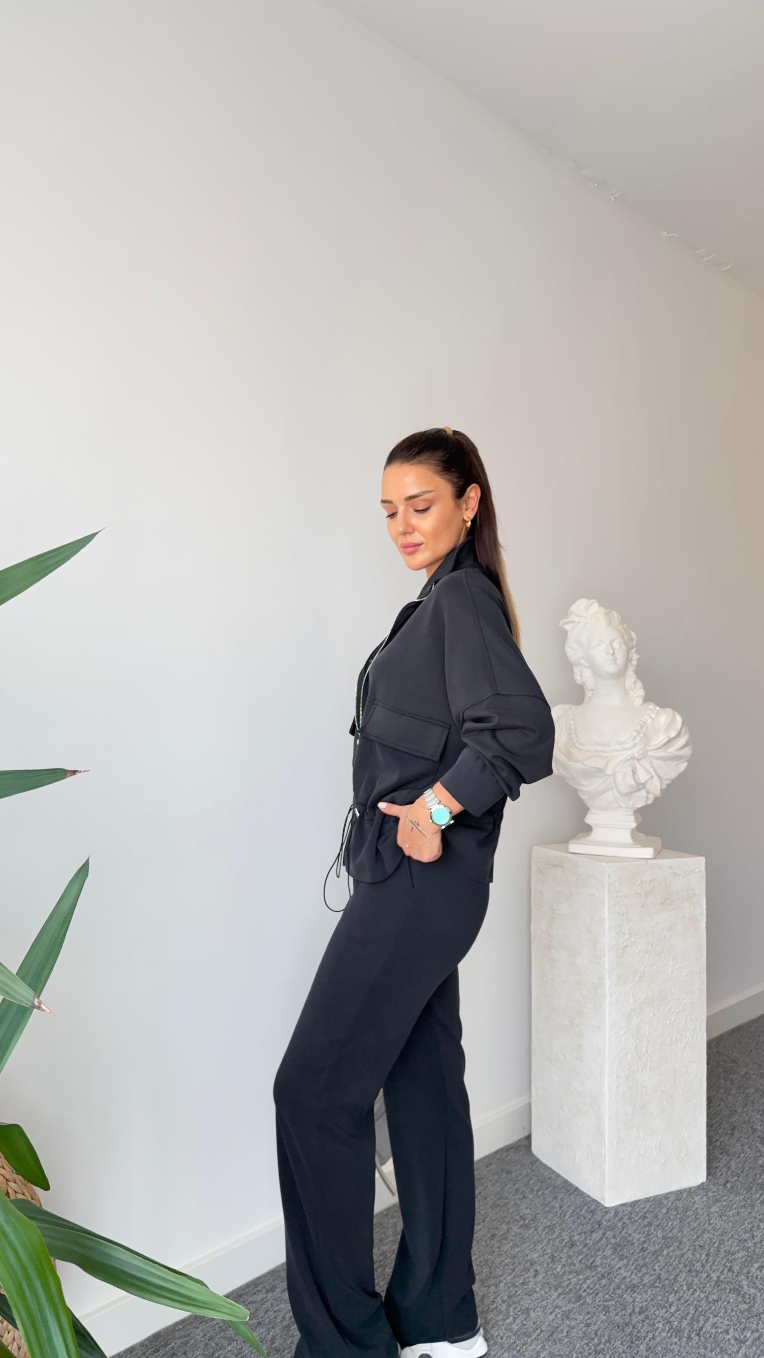 Lilda Cep Detaylı Siyah Modal Takım