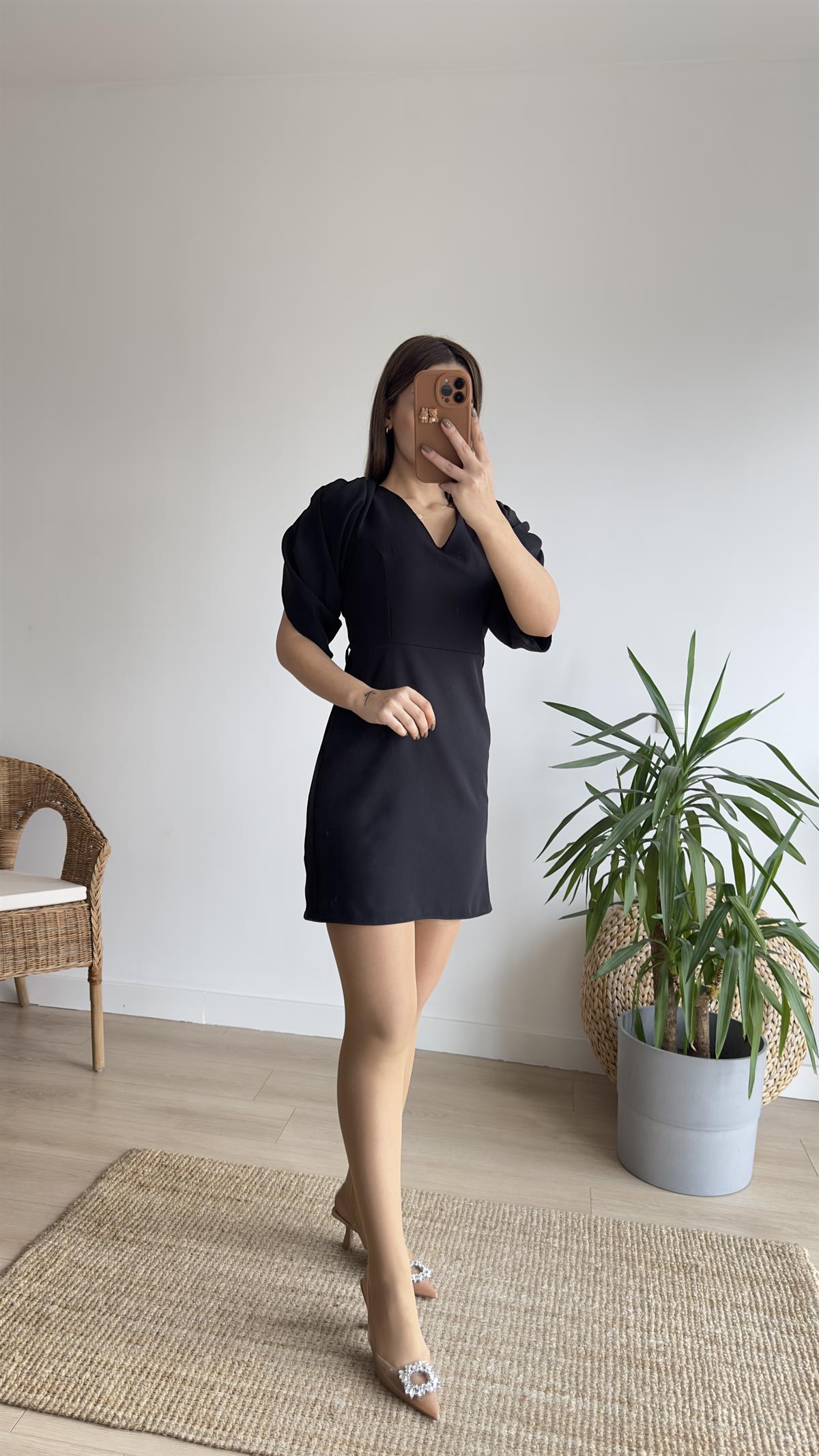 Kol Detay Desenli Siyah Elbise