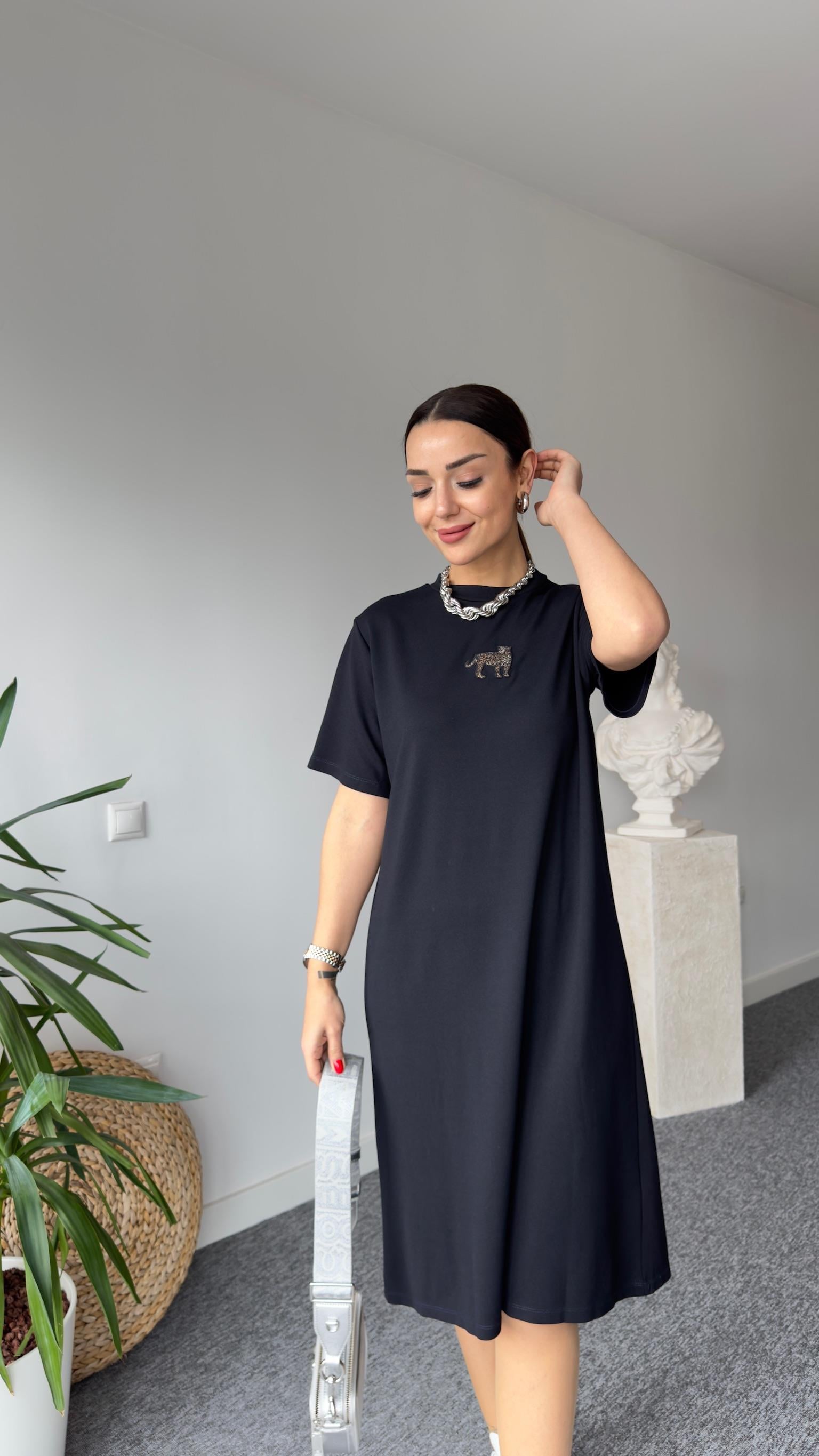 Siyah Kaplan İşlemeli Basic Elbise