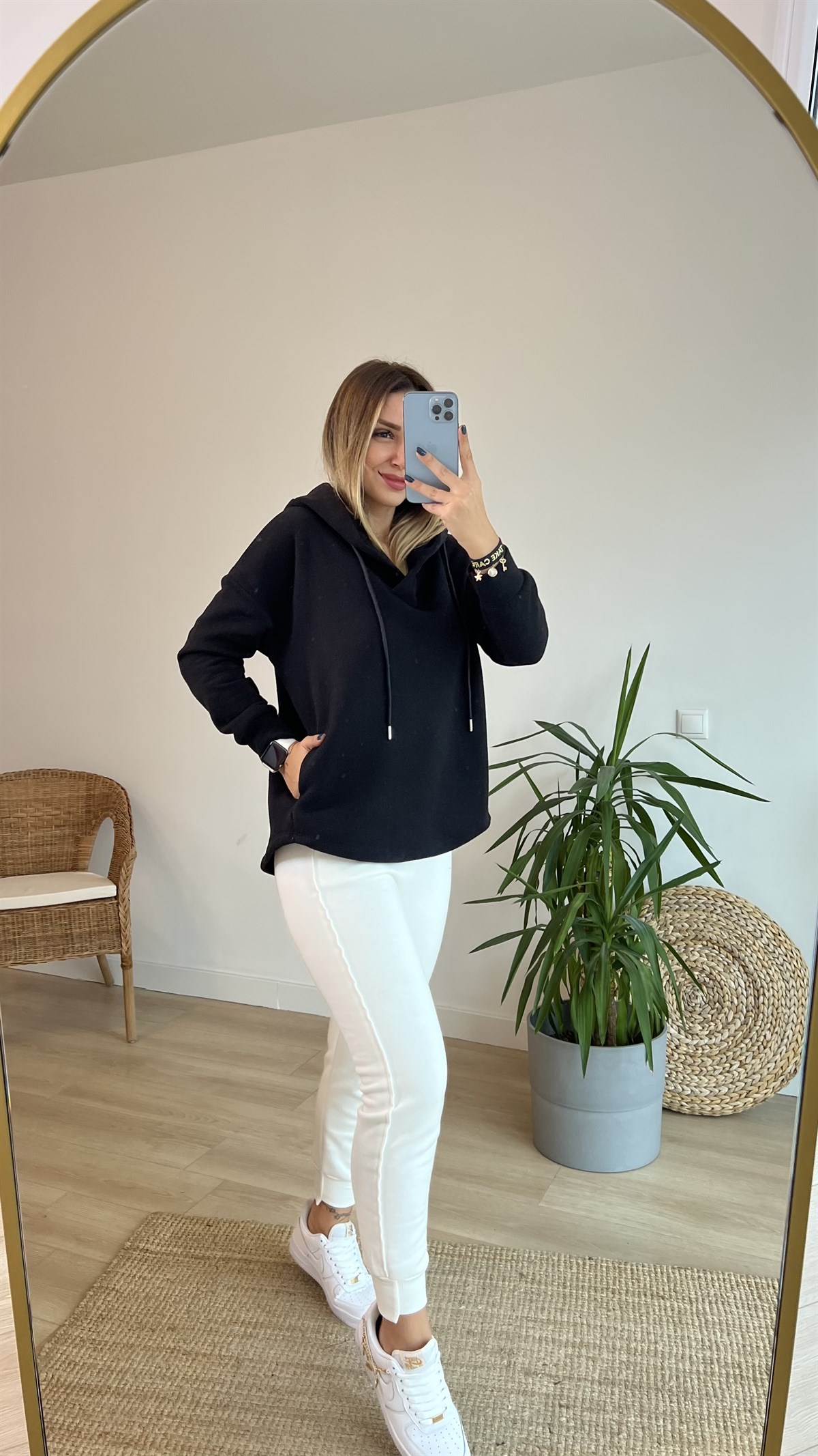  Kapüşonlu Yaka Detay Siyah Sweatshirt