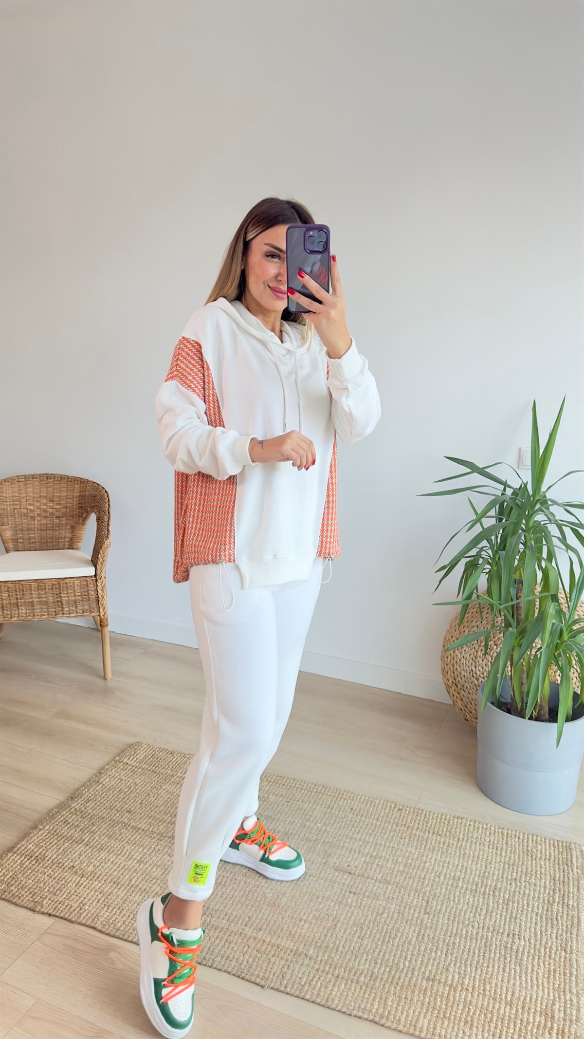 Yanları Turuncu Ekoseli Kapüşonlu Sweat