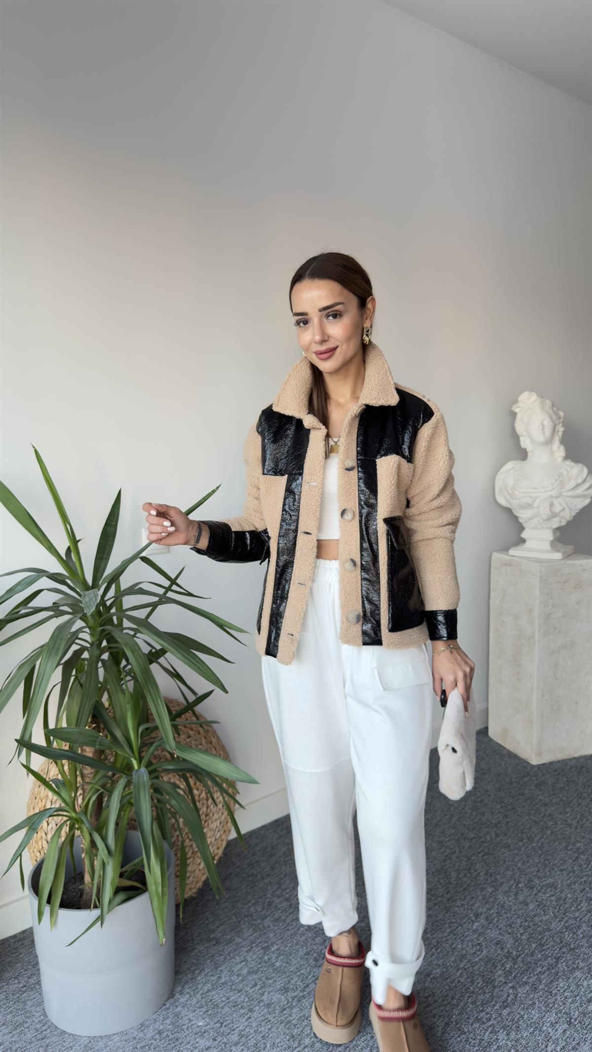 Peluş Ve Rugan Detaylı Mont