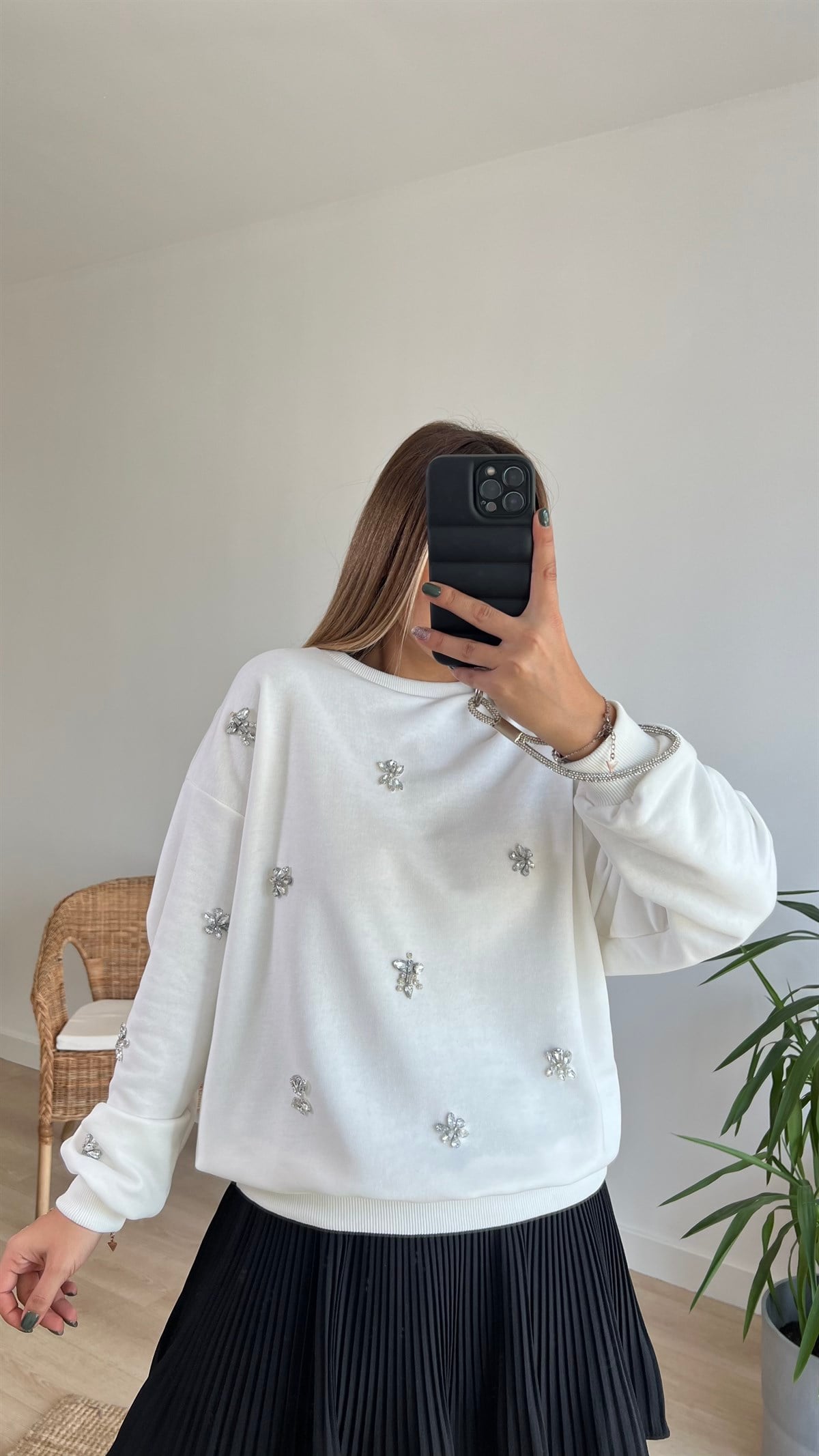 Taşlı Beyaz Sweatshirt