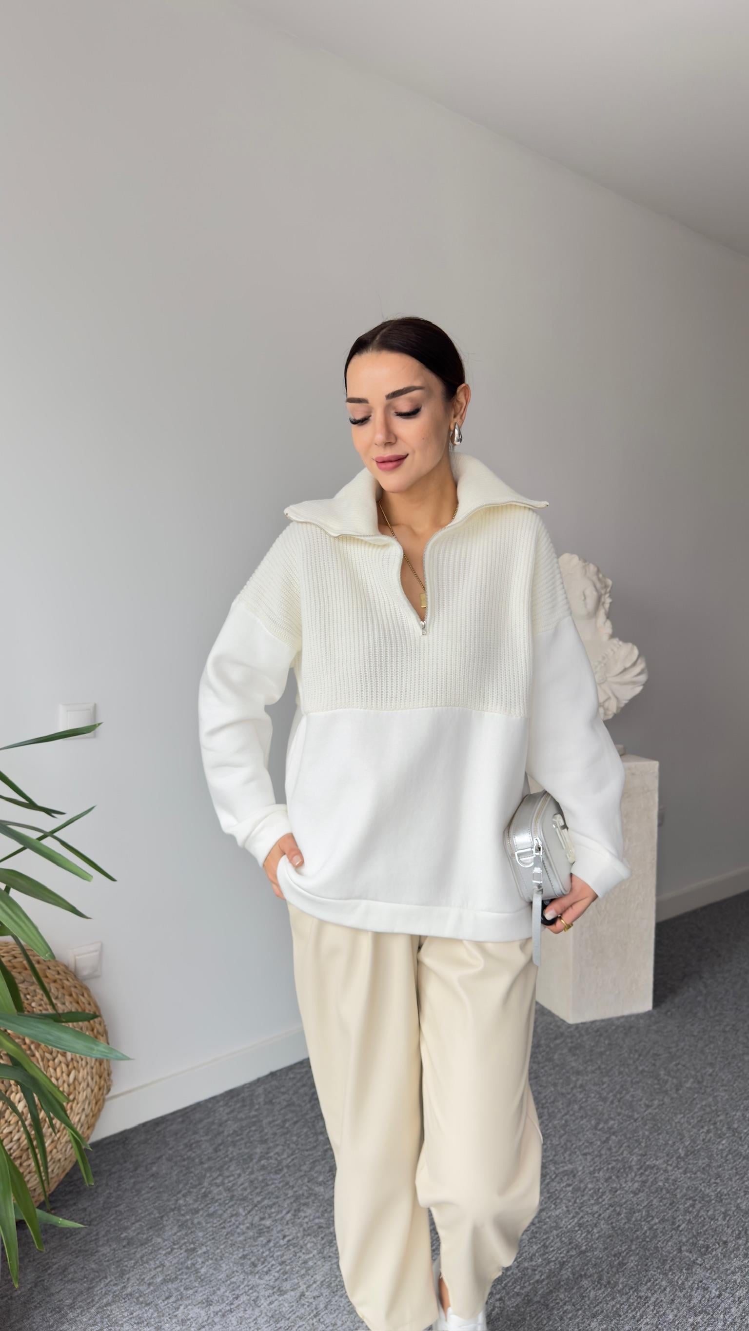 Üst Trikolu Fermuarlı Beyaz Sweatshirt