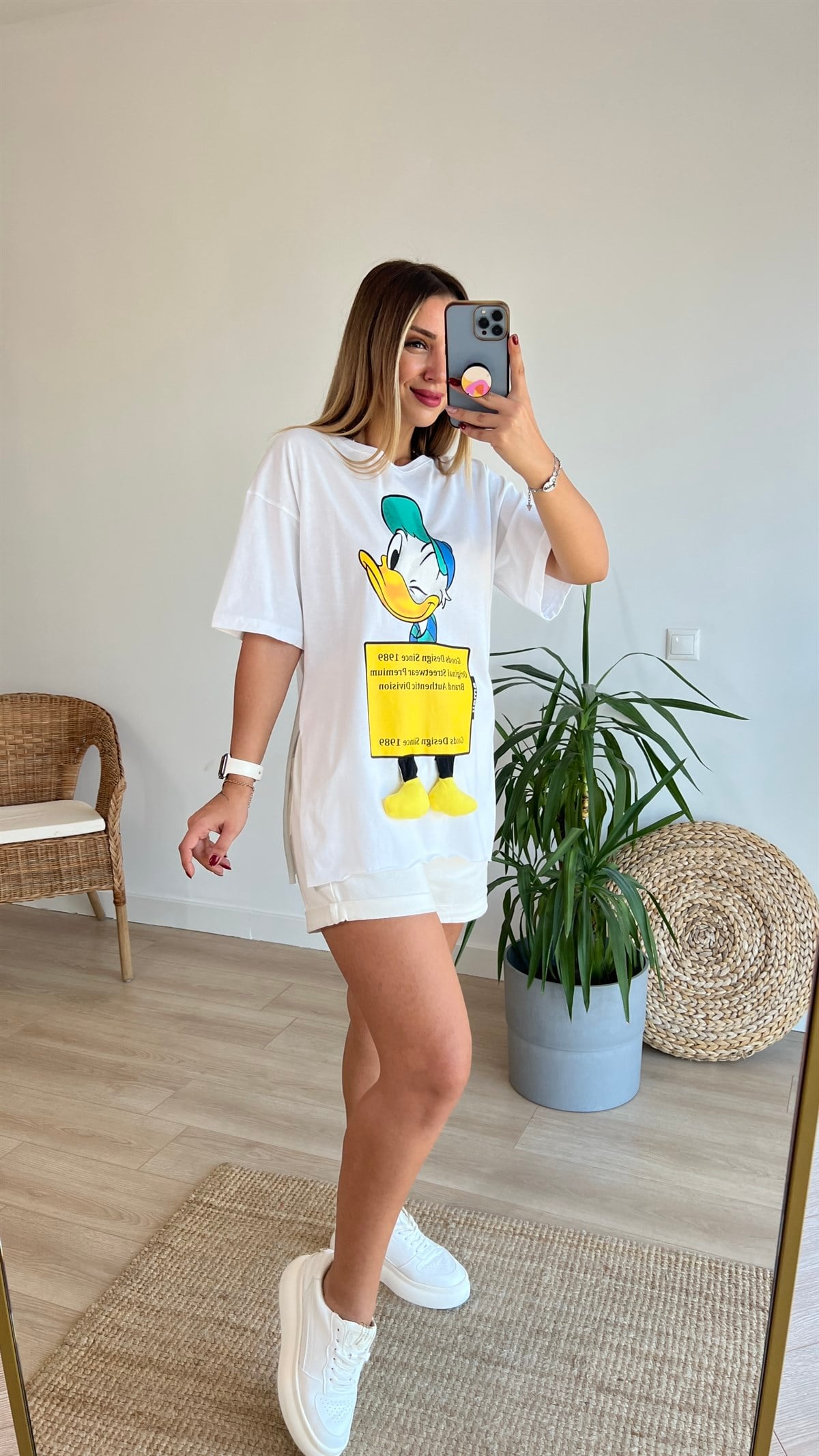 Donald Duck Baskı Aksesuar Detaylı Beyaz Tshirt