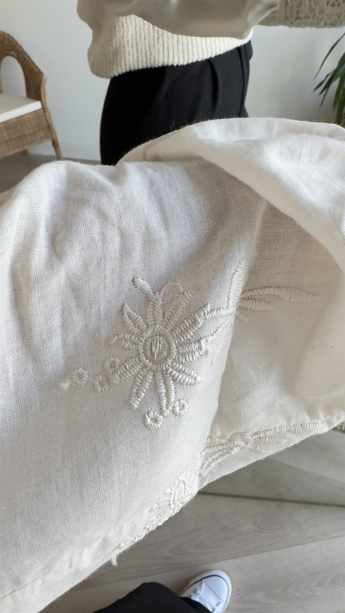 Kolları Nakış Detaylı Bej Kazak