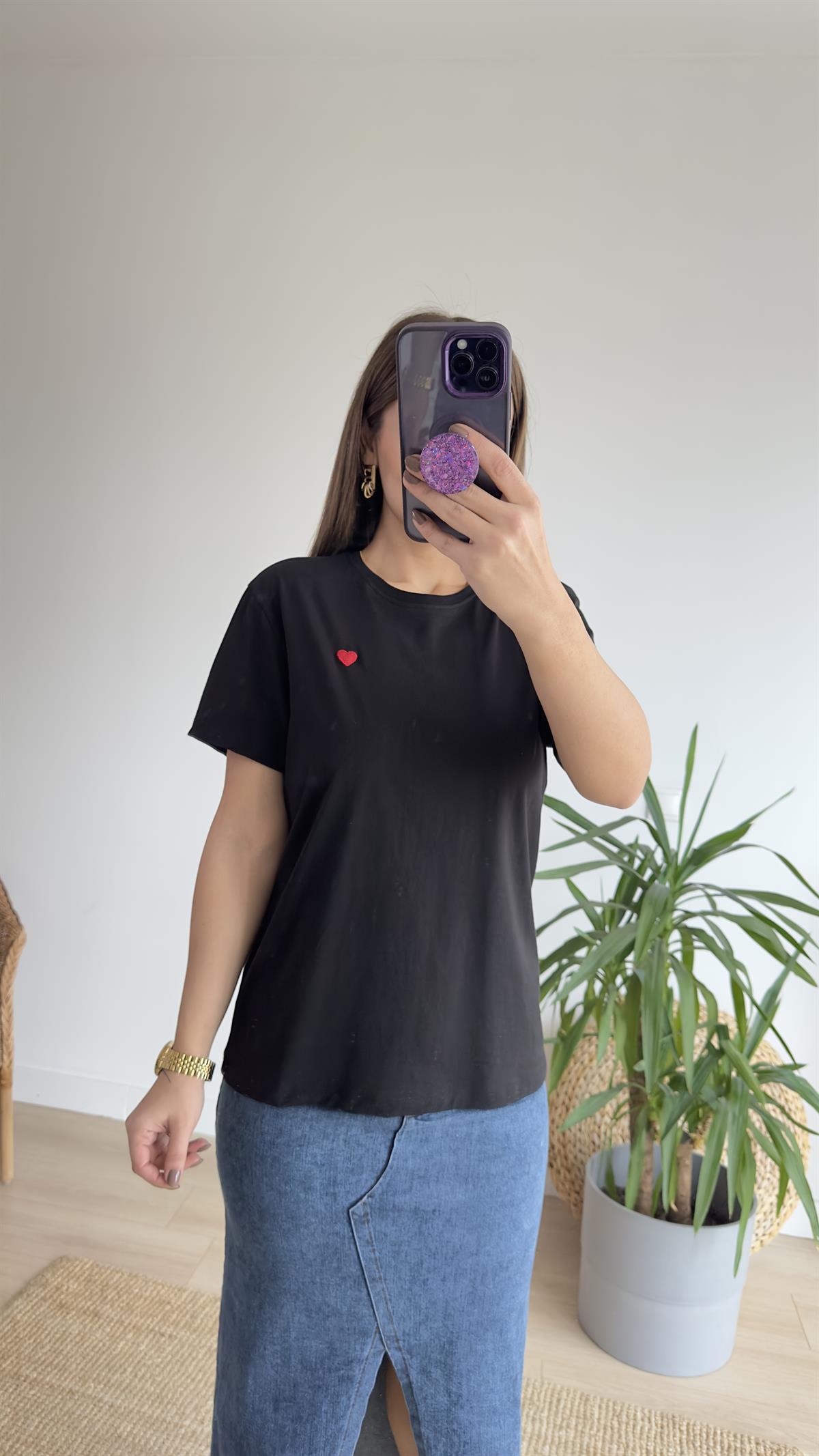 Kalp Nakışlı Siyah Basic Tshirt