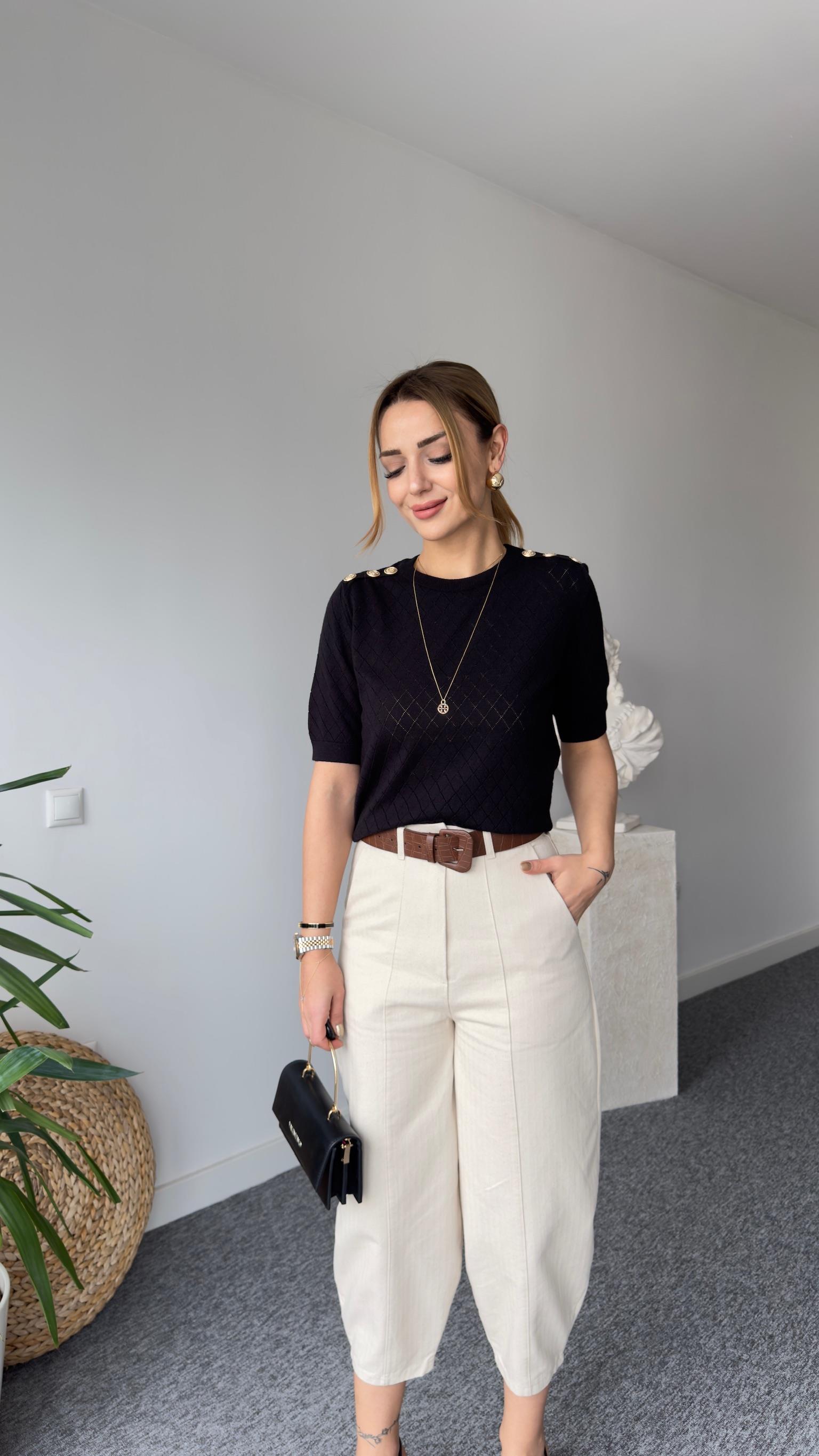 Gold Düğme Detay Siyah Kısa Kol Triko