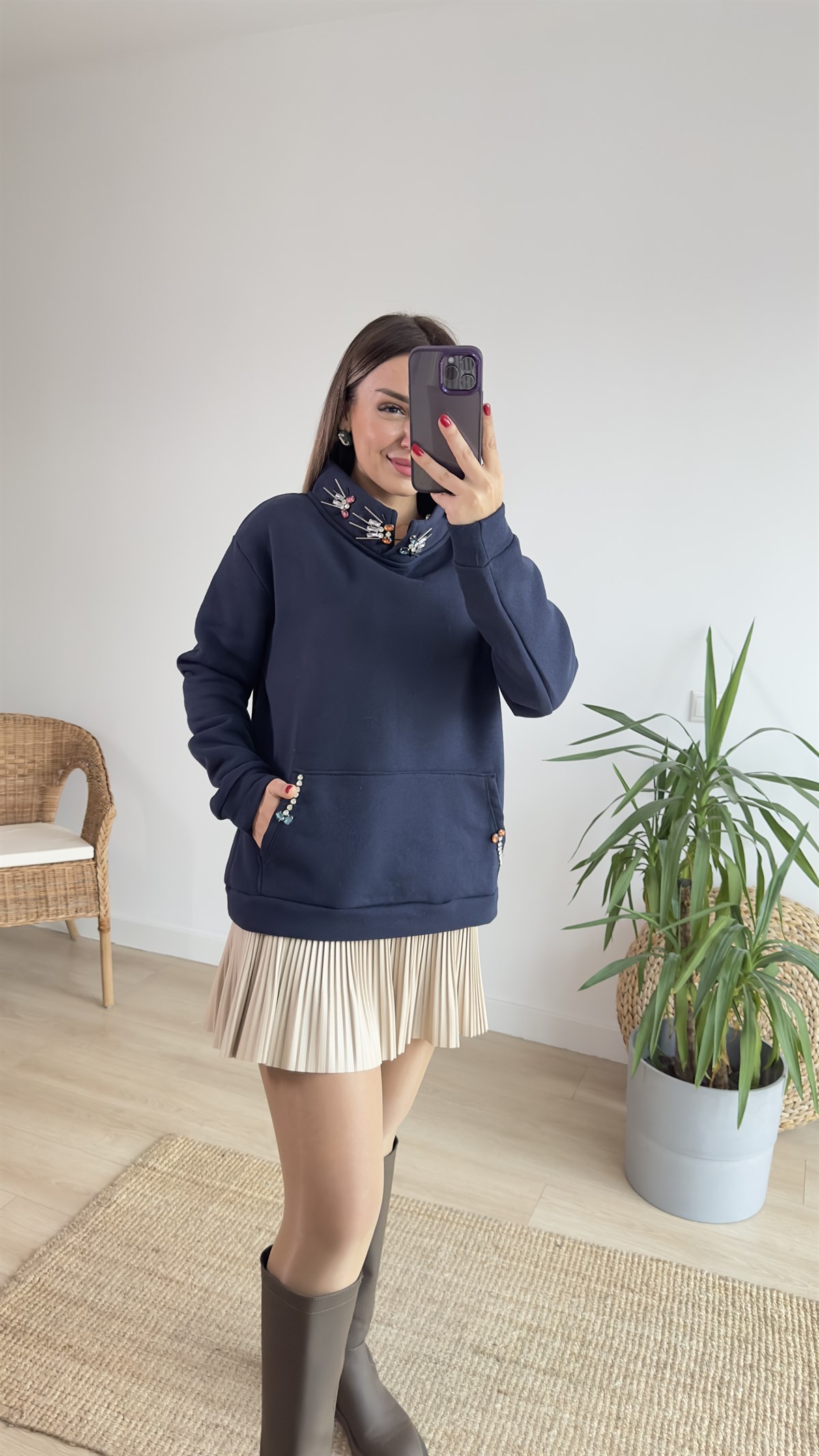 Yaka Ve Cep Taş Detaylı Lacivert Sweat