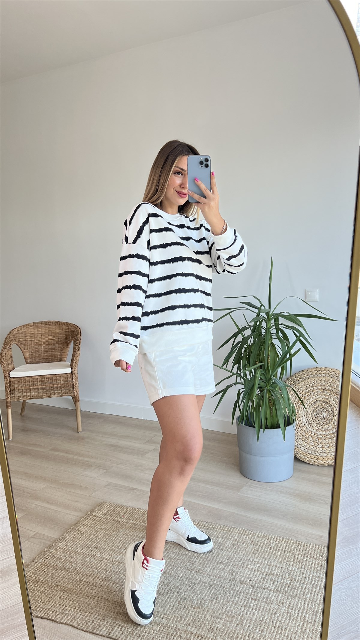 Dalga Çizgi Detaylı Basic Sweatshirt