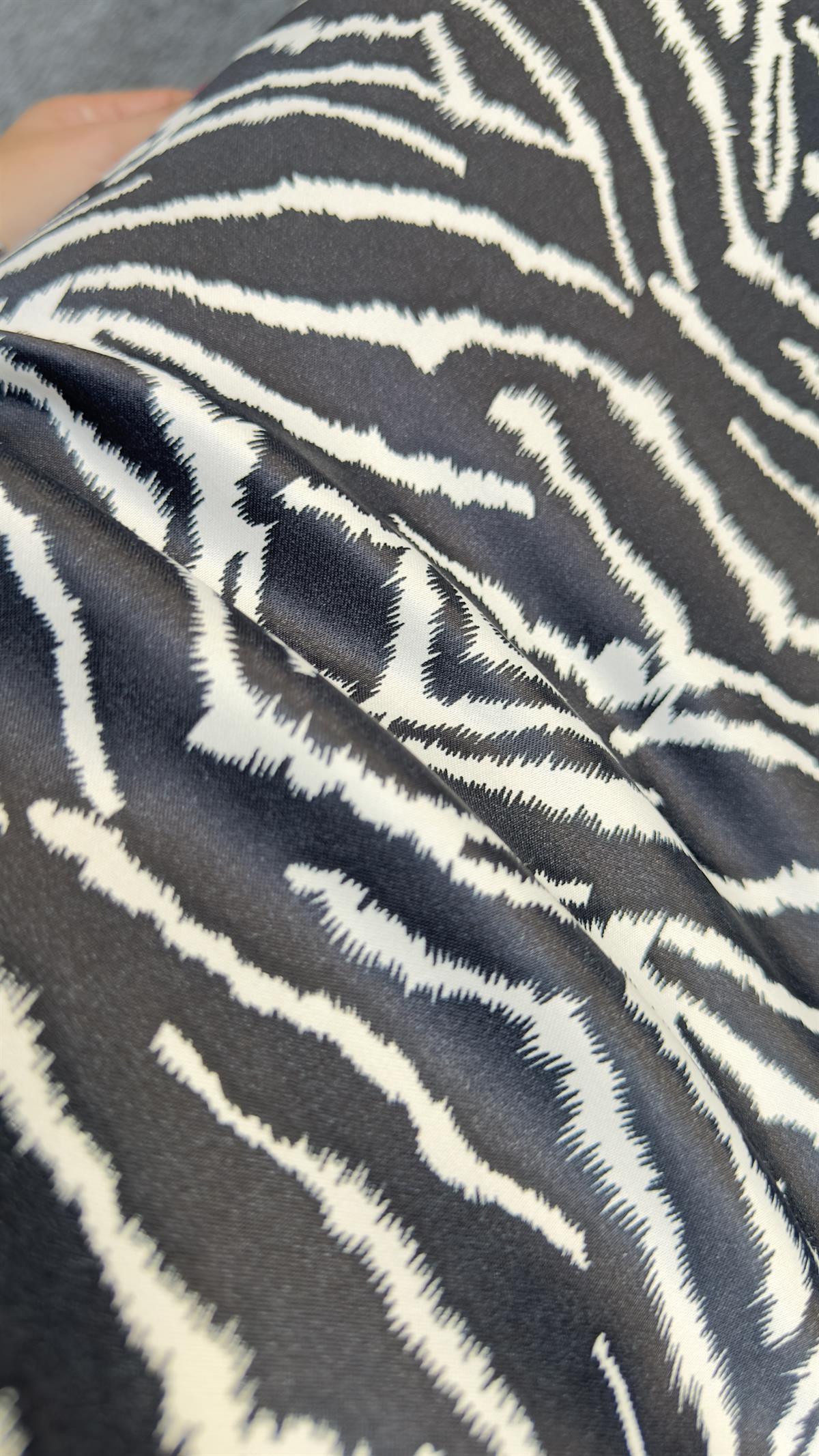 Saten V Yaka Zebra Desen Elbise
