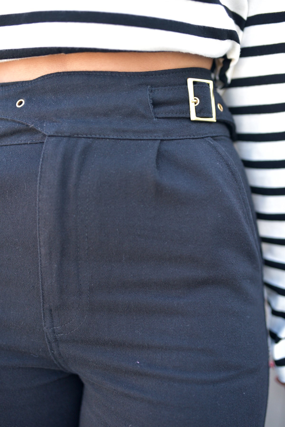 Kemer Detaylı Siyah Gabardin Pantolon