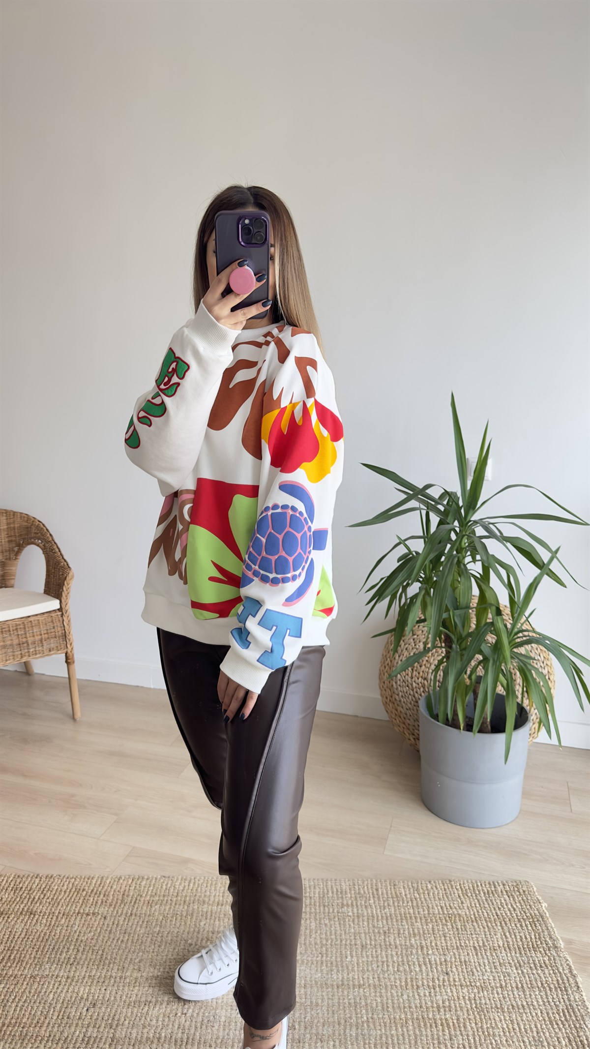 Renkli Baskılı Beyaz Sweatshirt