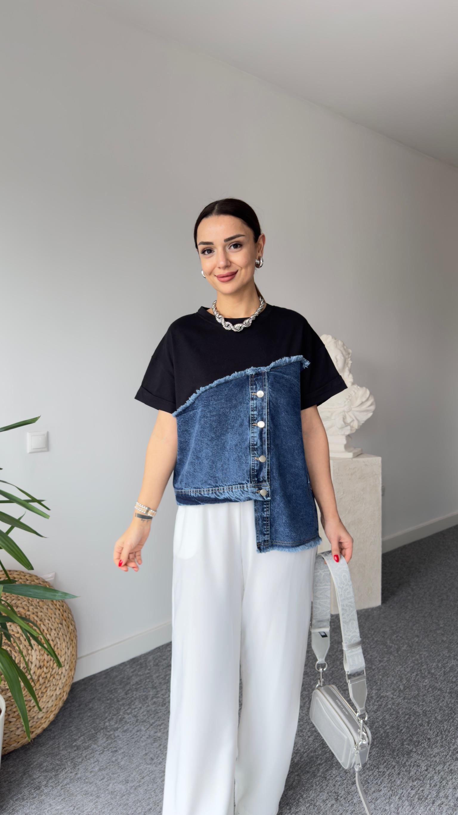 Asimetrik Kot Detaylı Siyah Tshirt