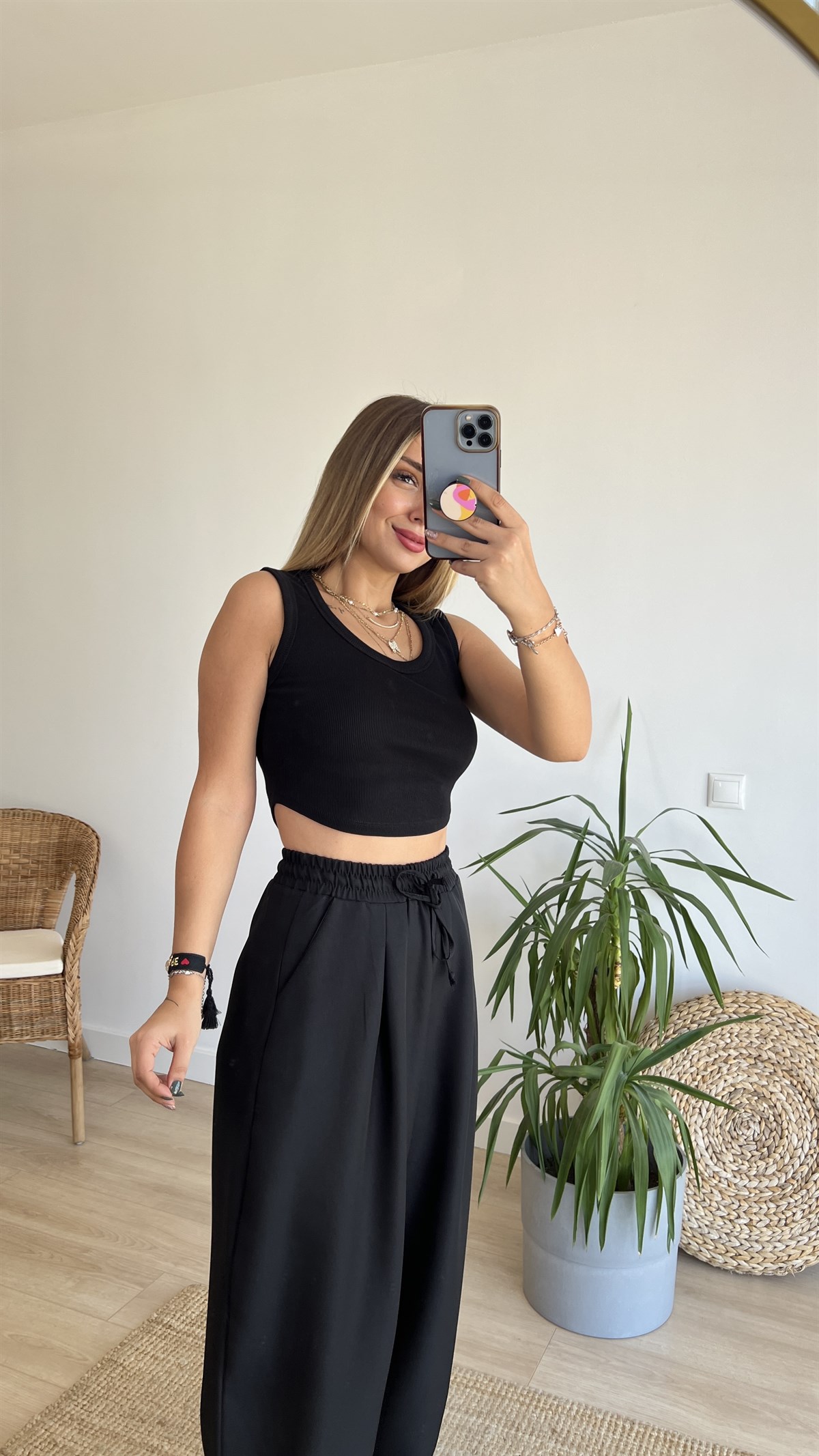 Yanları Oval Siyah Fitilli Atlet