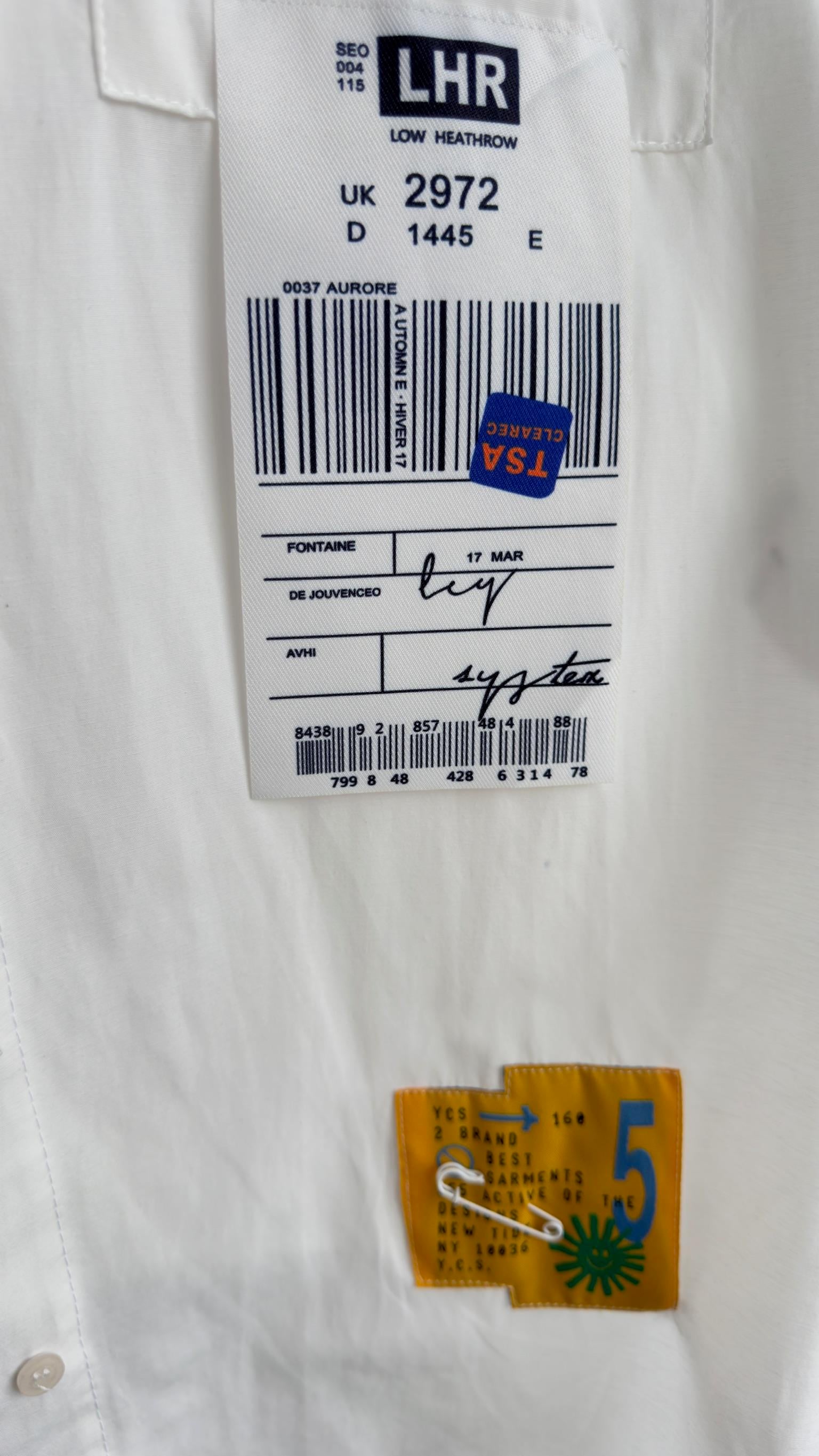 Etiket Detaylı Beyaz Basic Gömlek