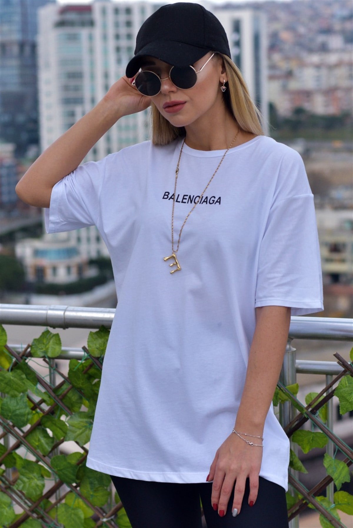 Sırtı Yazı Detaylı Balenciaga Tshirt