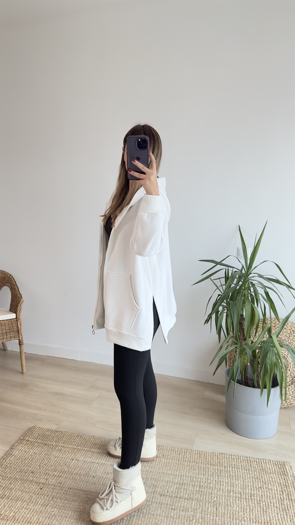 Şardonlu Yanları Yırtmaçlı Beyaz Sweatshirt	