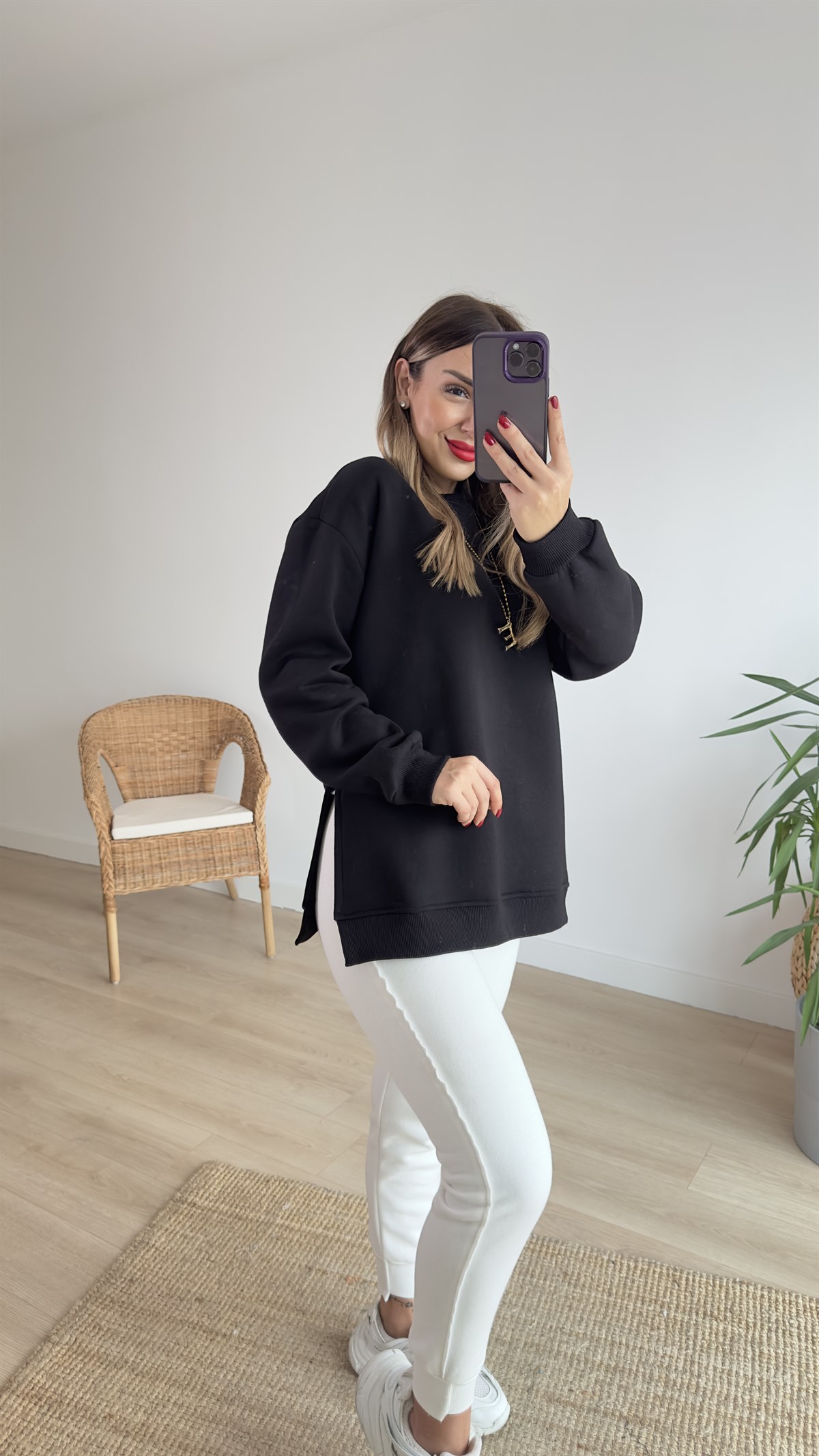 Yanları Yırtmaçlı Siyah Basic Sweat