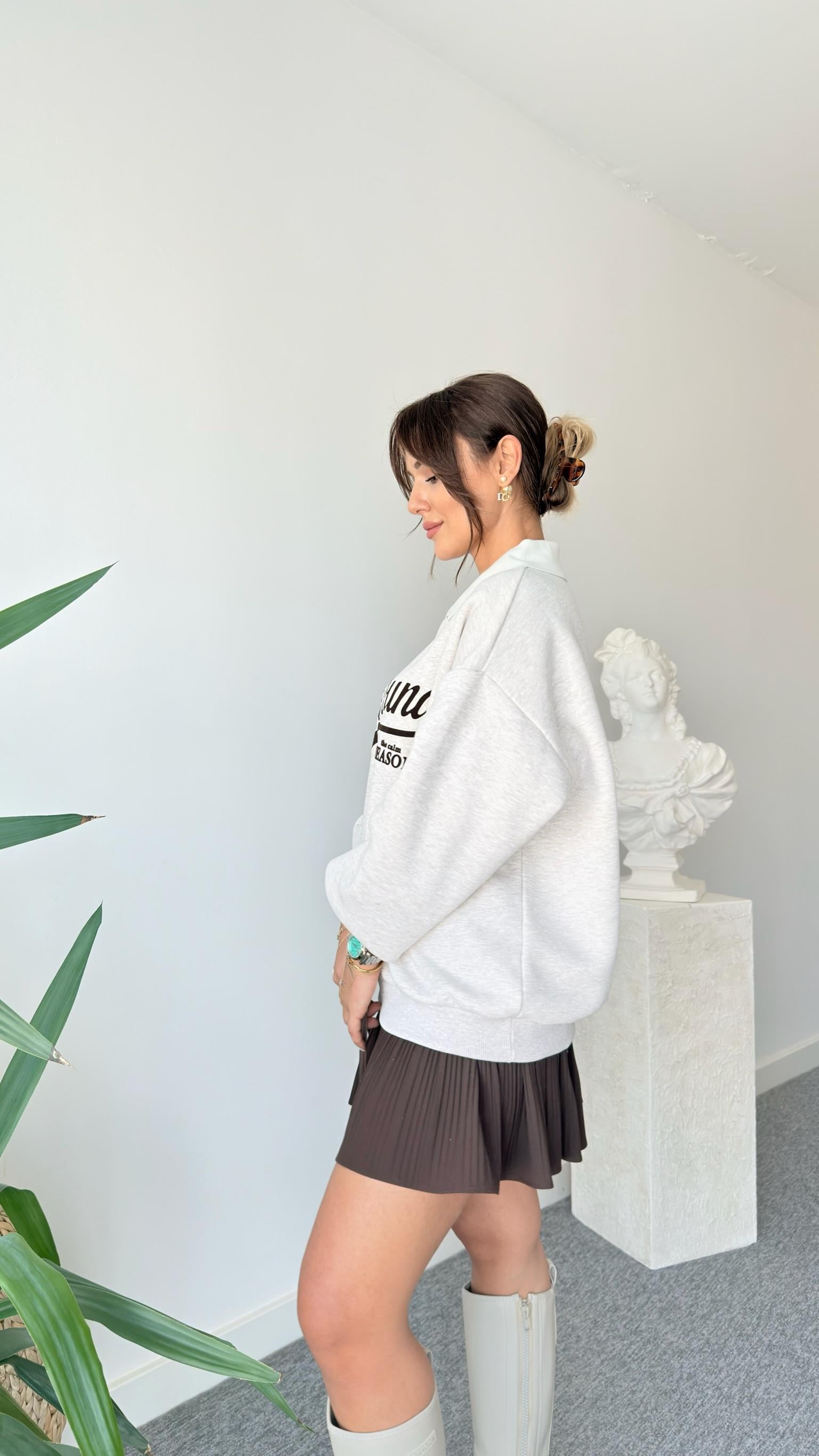 Ruzi Yaka Detaylı Yazılı Bej Sweatshirt