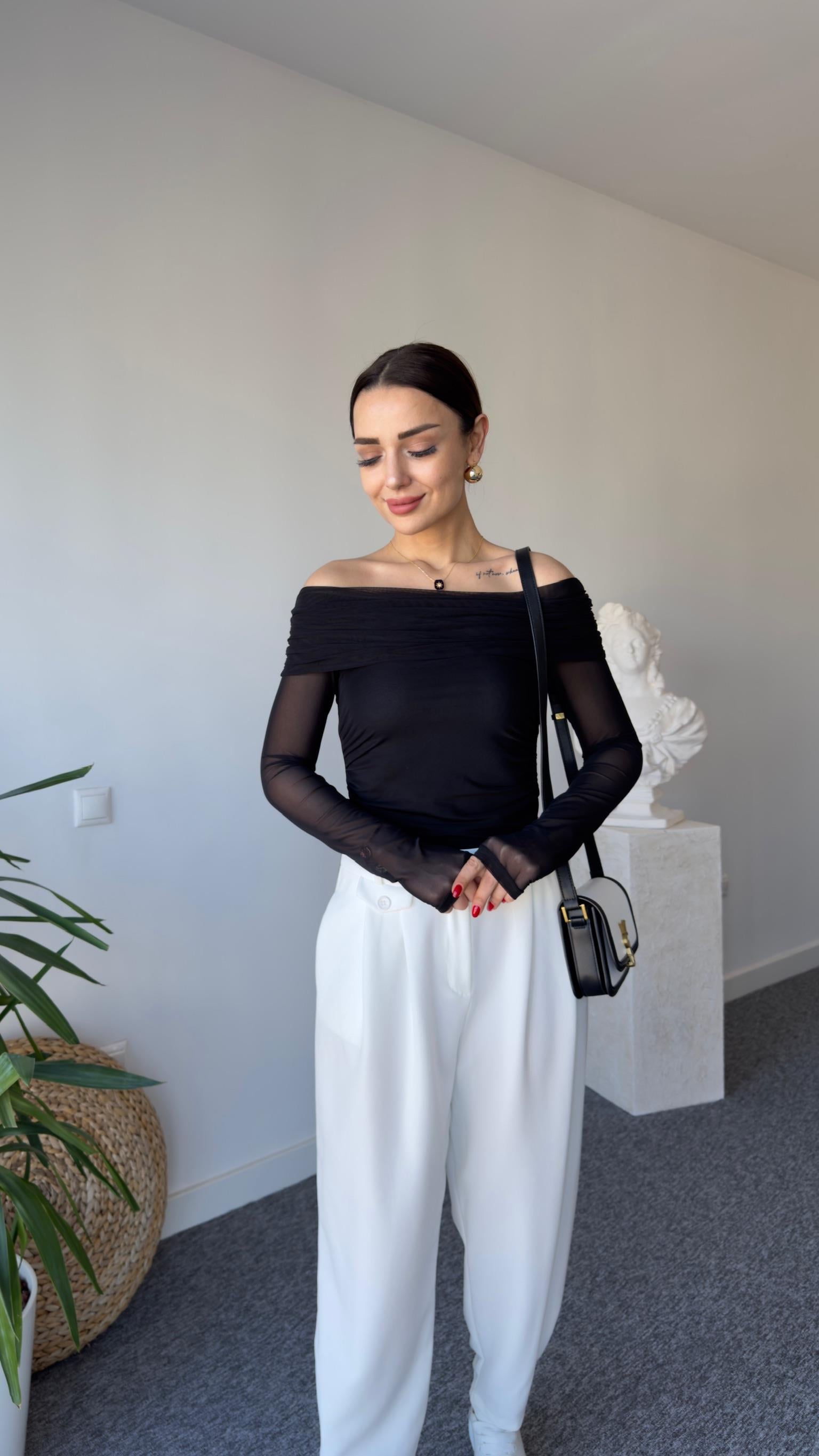 Madonna Yaka Büzgülü Siyah Bluz