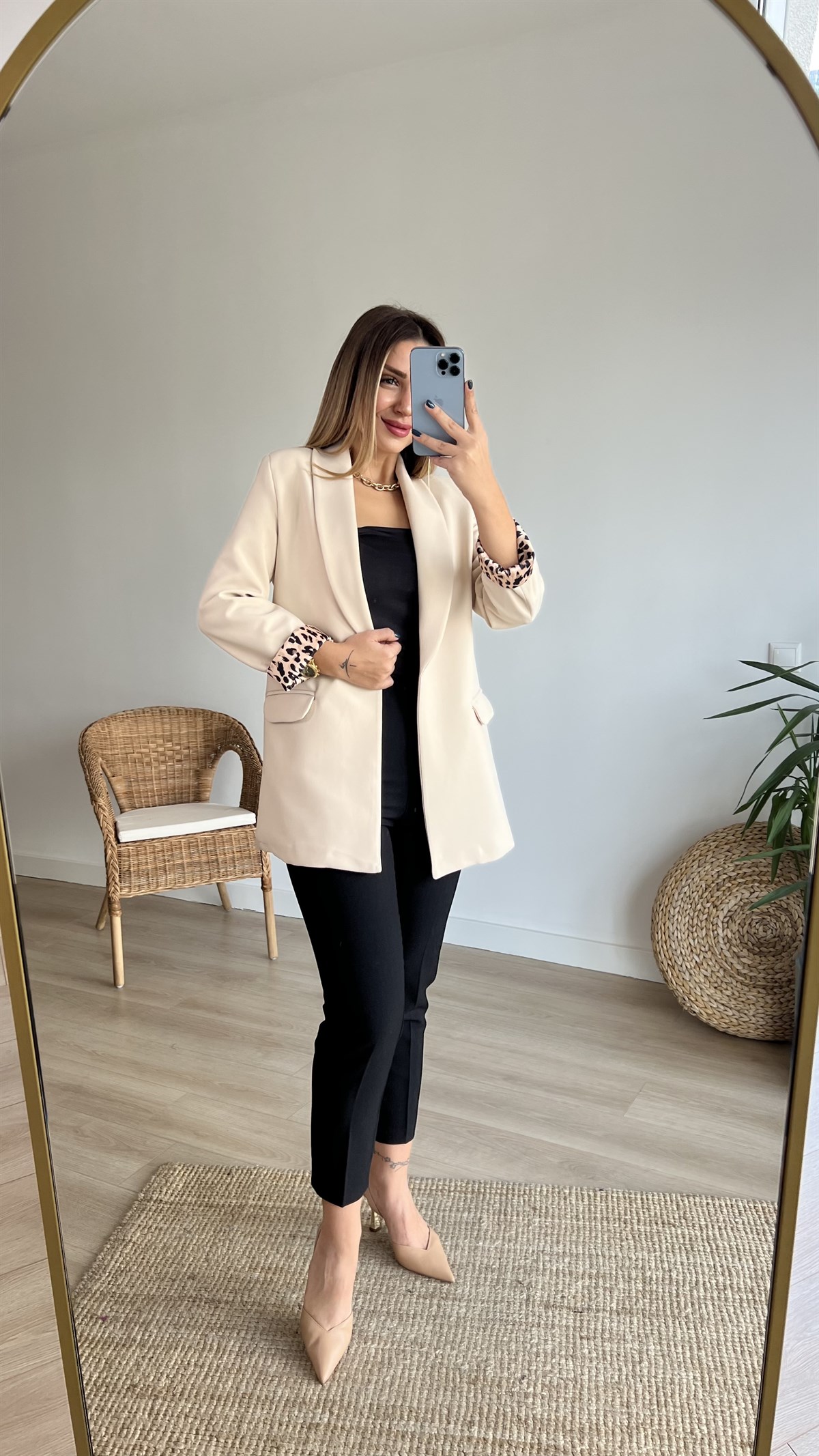 Leopar Astar Detaylı Bej Ceket