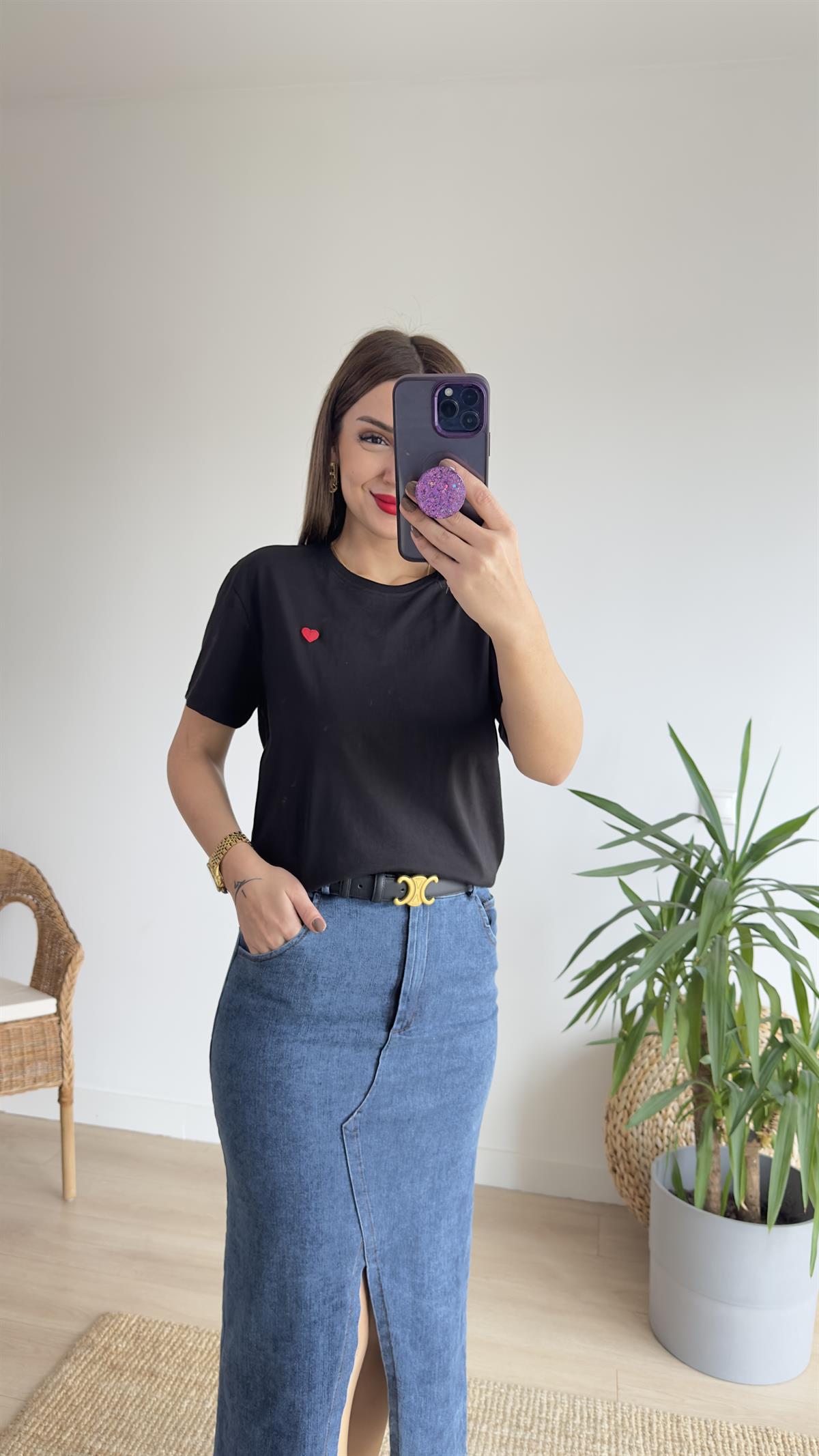 Kalp Nakışlı Siyah Basic Tshirt