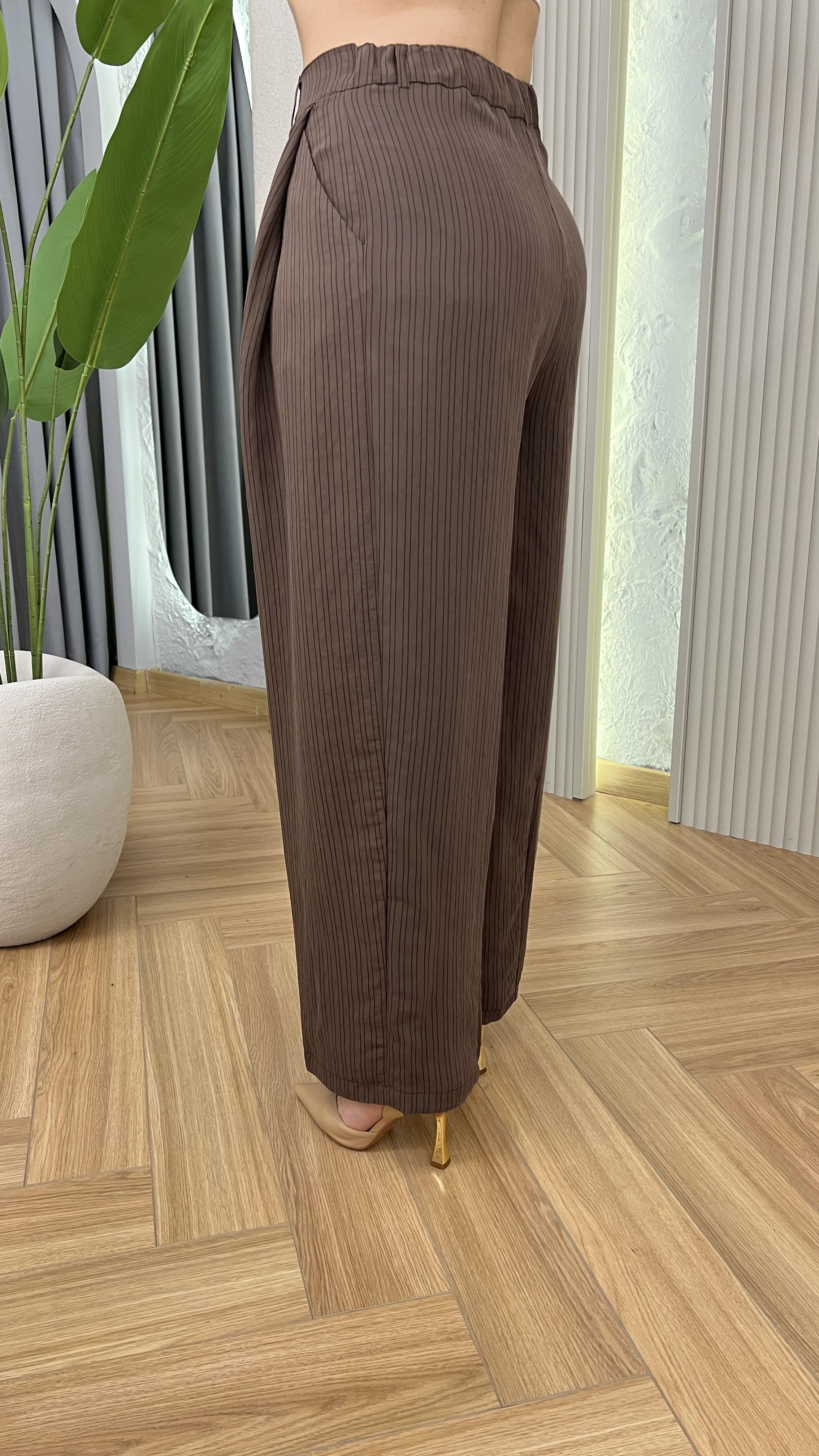 Kewin Çizgili Pile Detaylı Kahve Pantolon