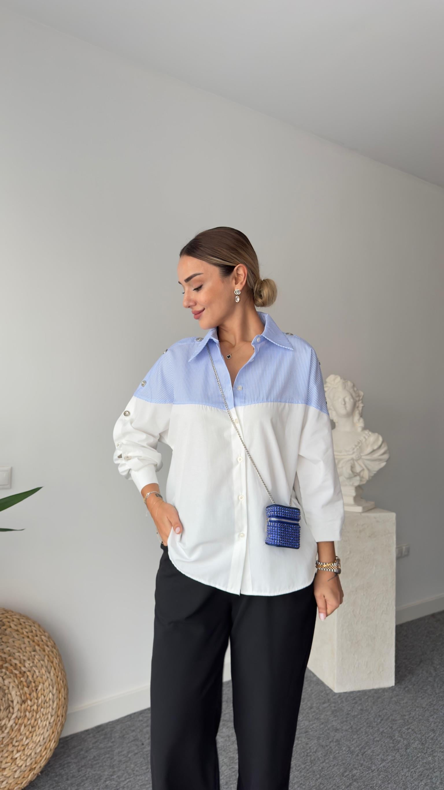 Livia Düğme Detaylı Gömlek