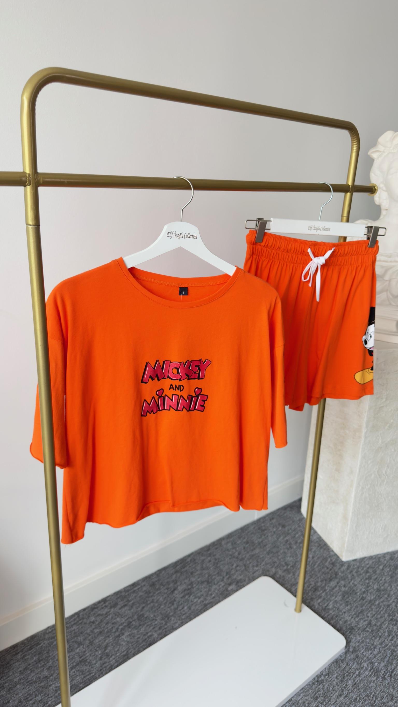 Turuncu Mickey Baskılı Şortlu Takım