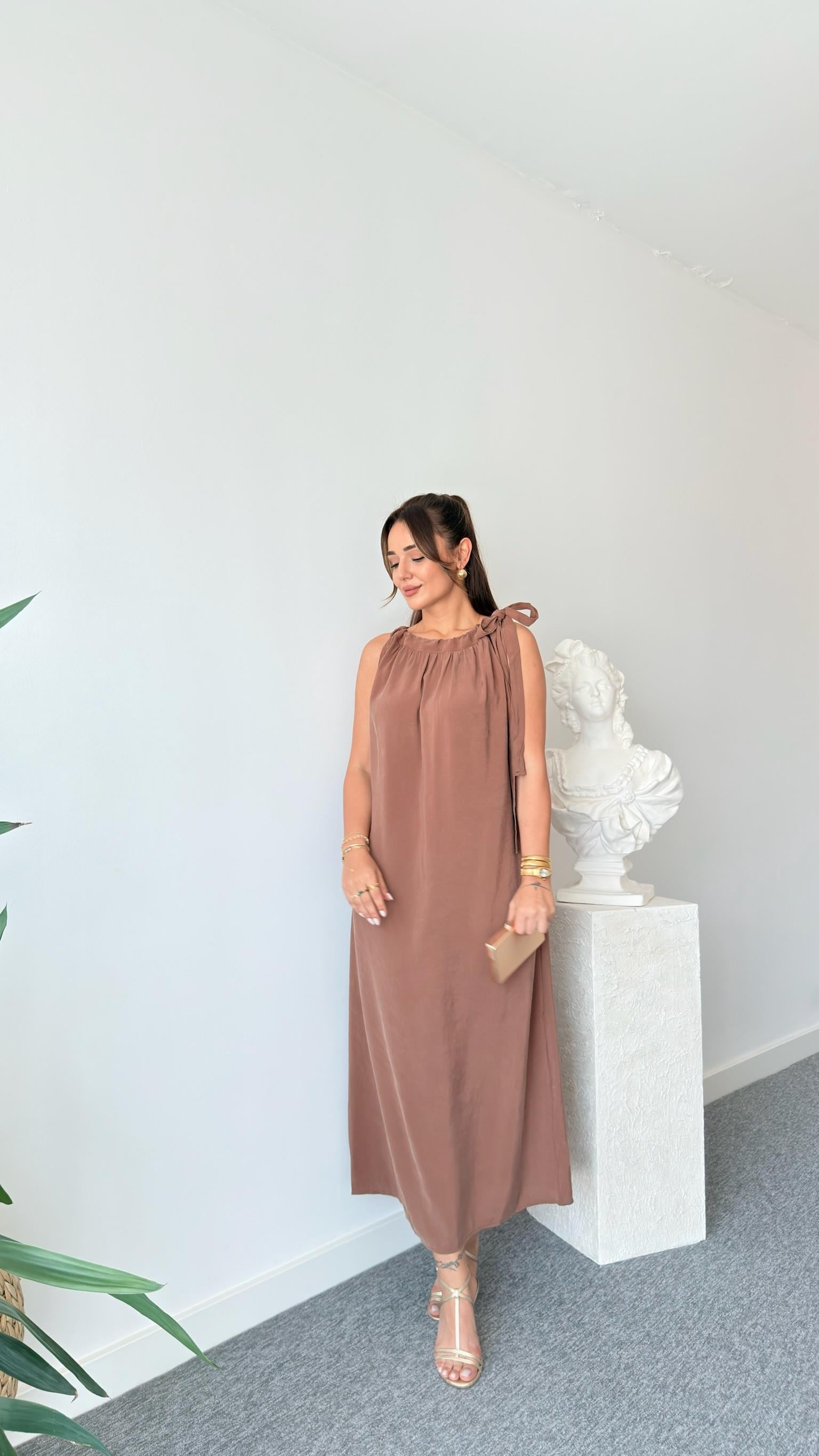 Kahve Yaka İpli Tensel Elbise 