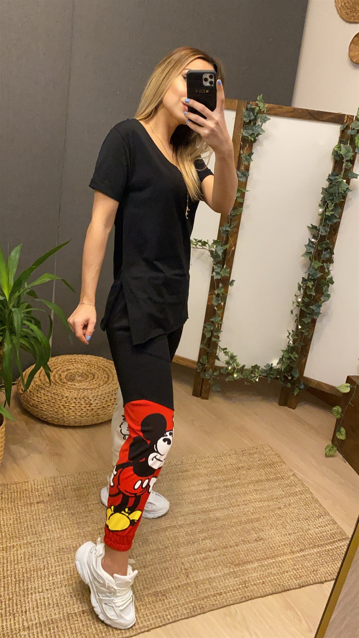 V Yaka Siyah Basic Tshirt