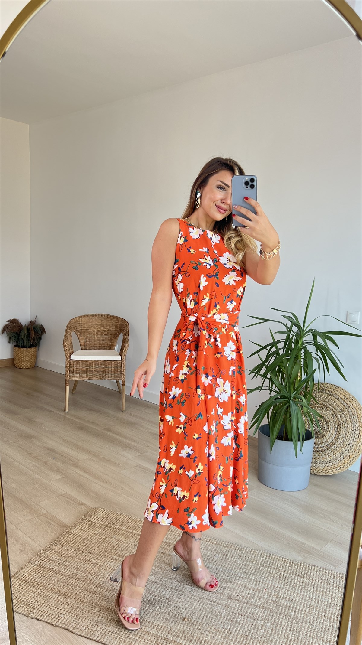 Çiçek Desen Turuncu Kuşaklı Elbise