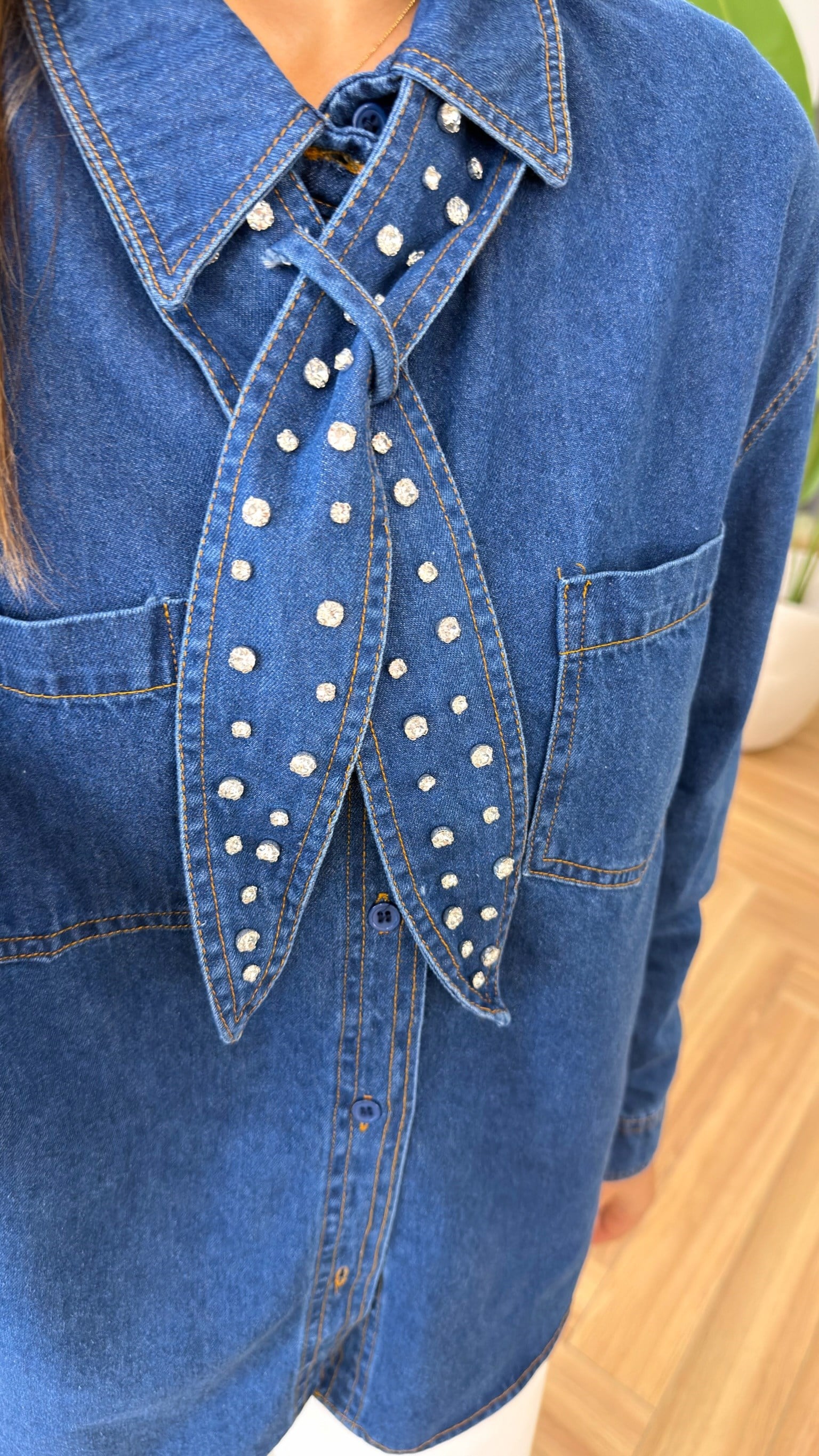 Taş Fular Detaylı Orj Model Jean Gömlek