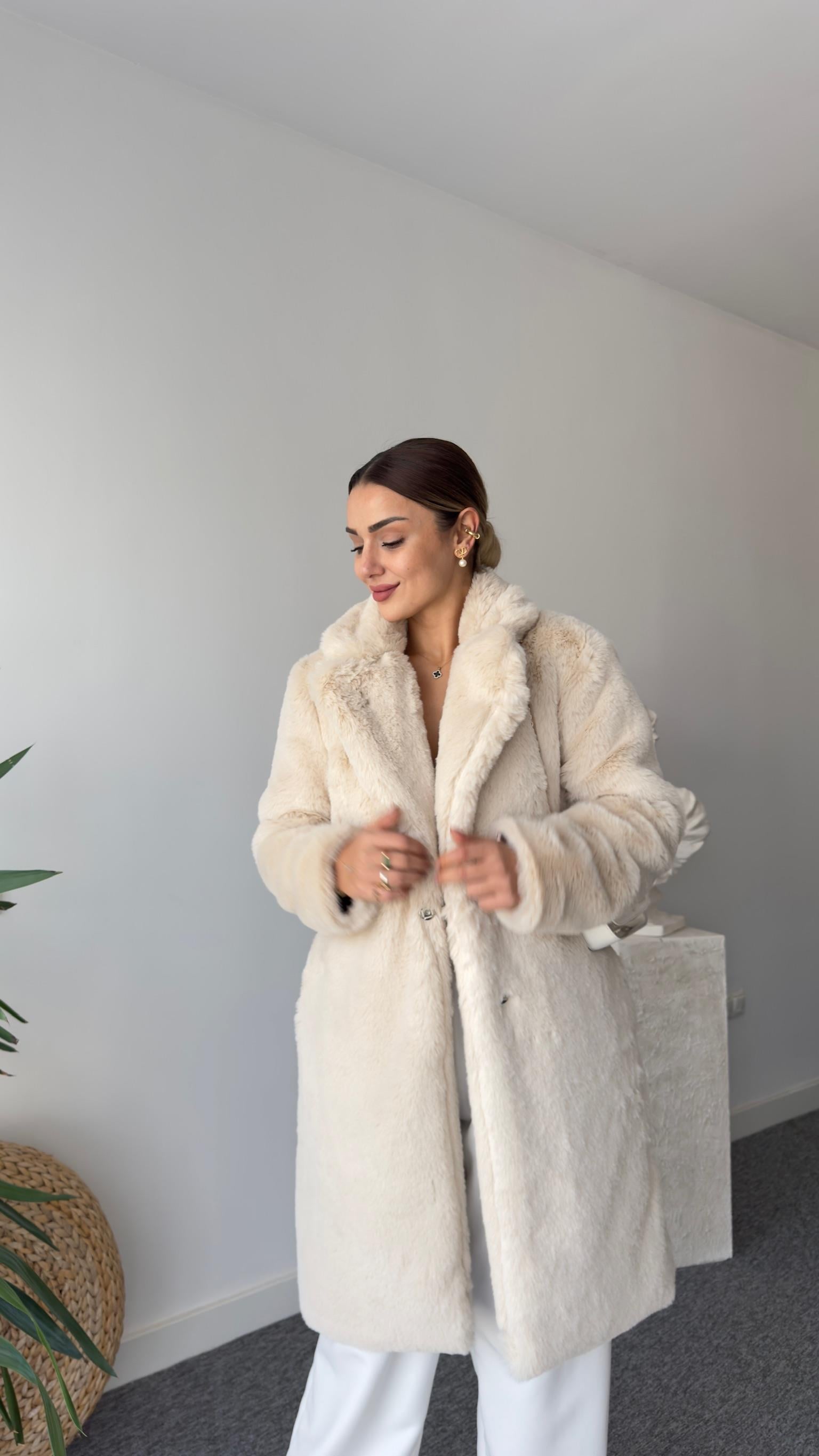 İçi Leopar Astarlı Ekru Peluş Kaban