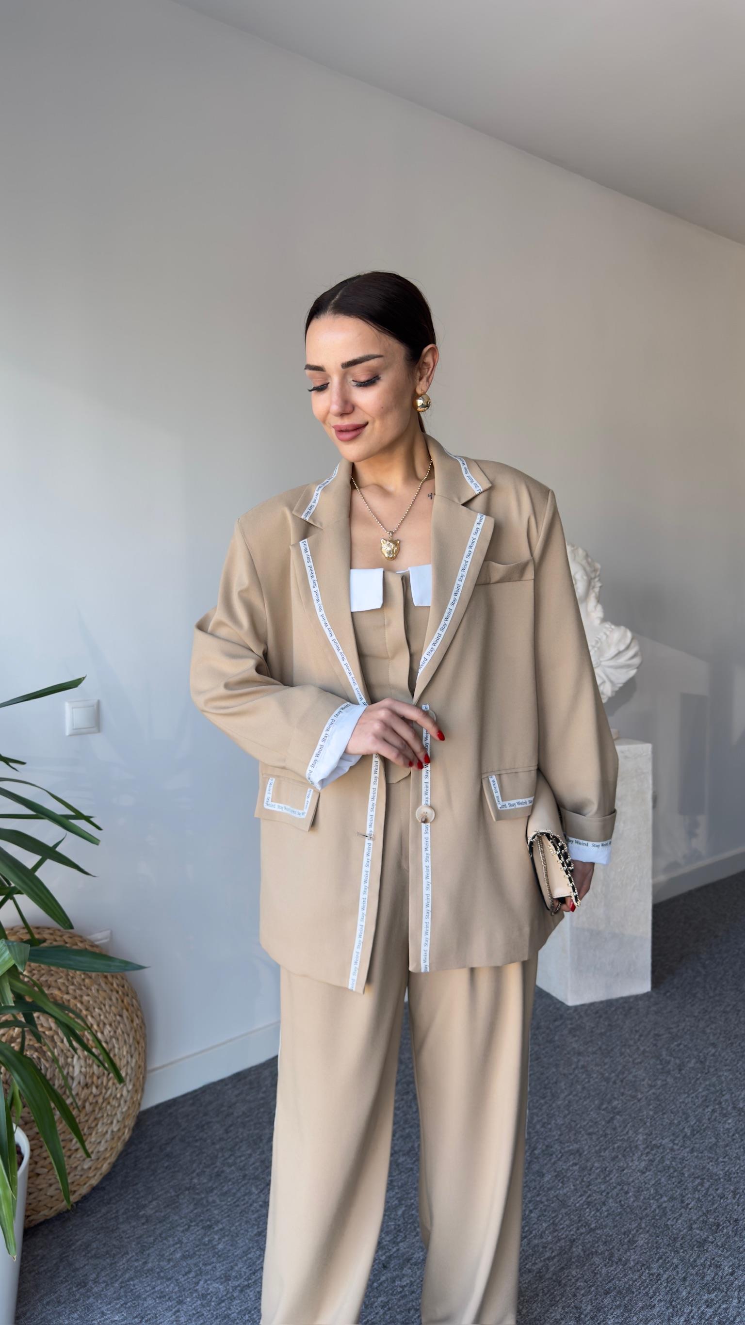 Seta Şerit Yazı Detaylı Bej Blazer Ceket