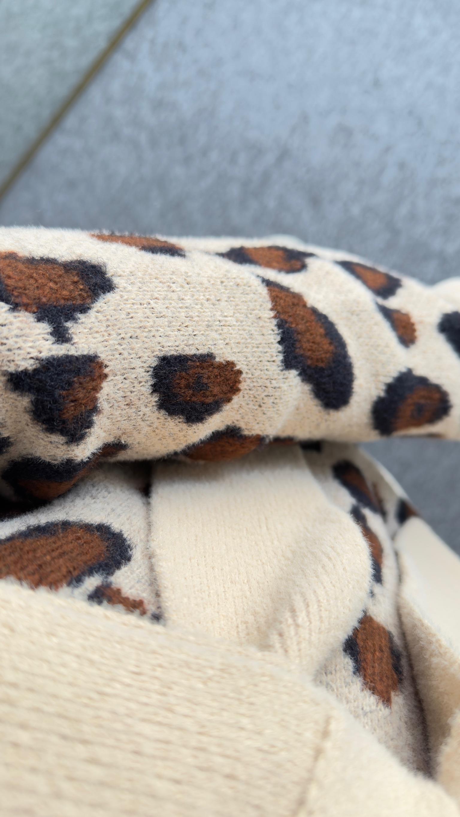 Fiyonk Detaylı Soft Doku Leopar Kazak