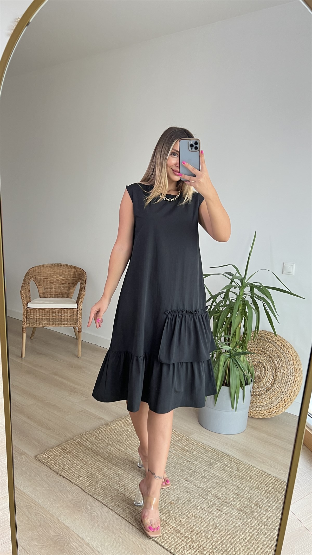 Kolsuz Fırfırlı Siyah Poplin Elbise 