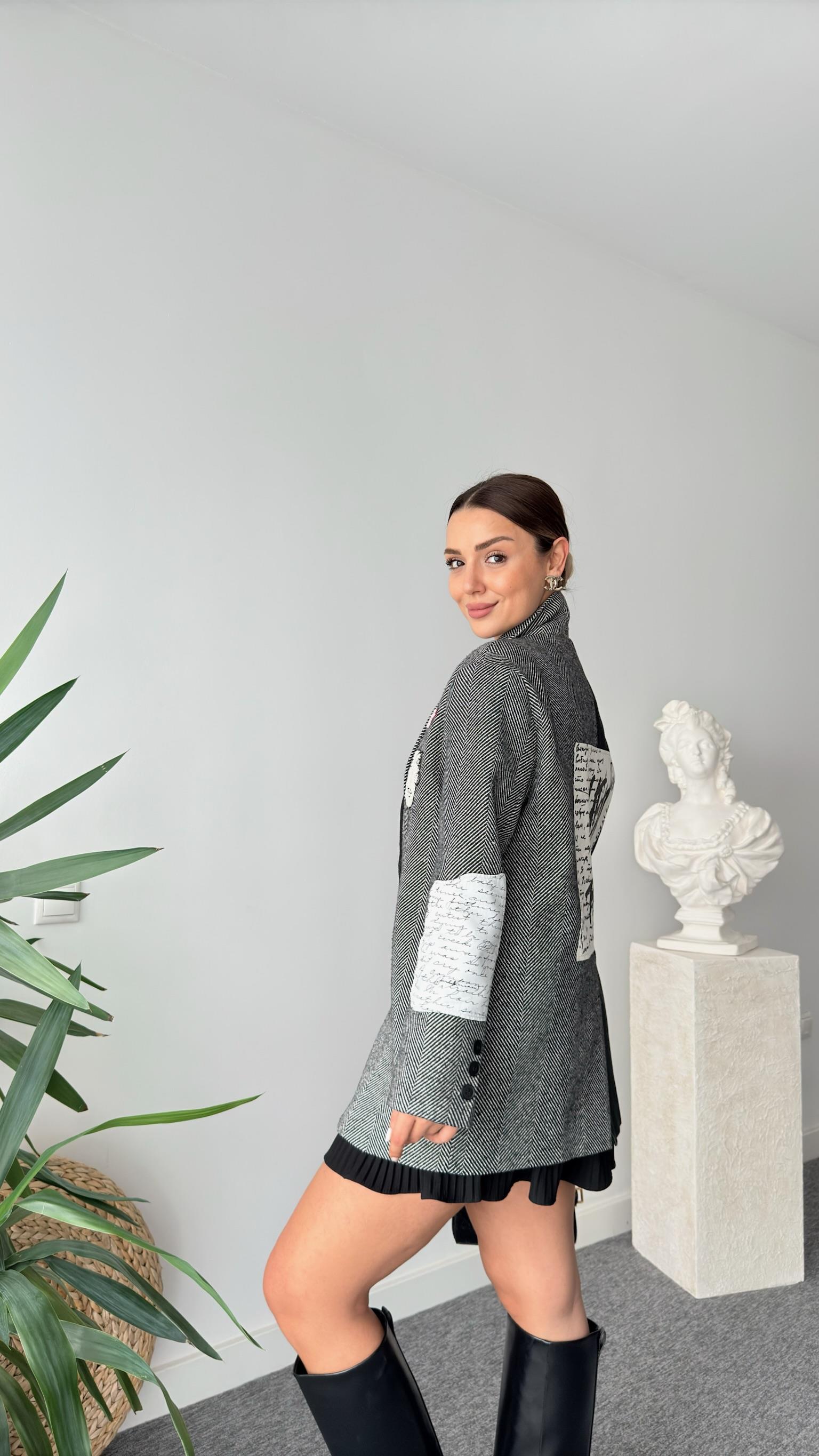 Quqe Tasarım Nakışlı Kaşe Blazer Ceket