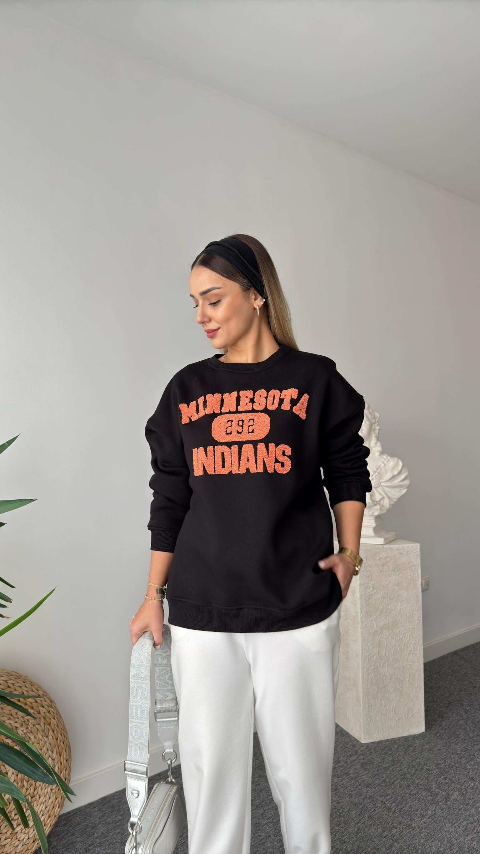 Minnesota Yazılı Siyah Sweatshirt